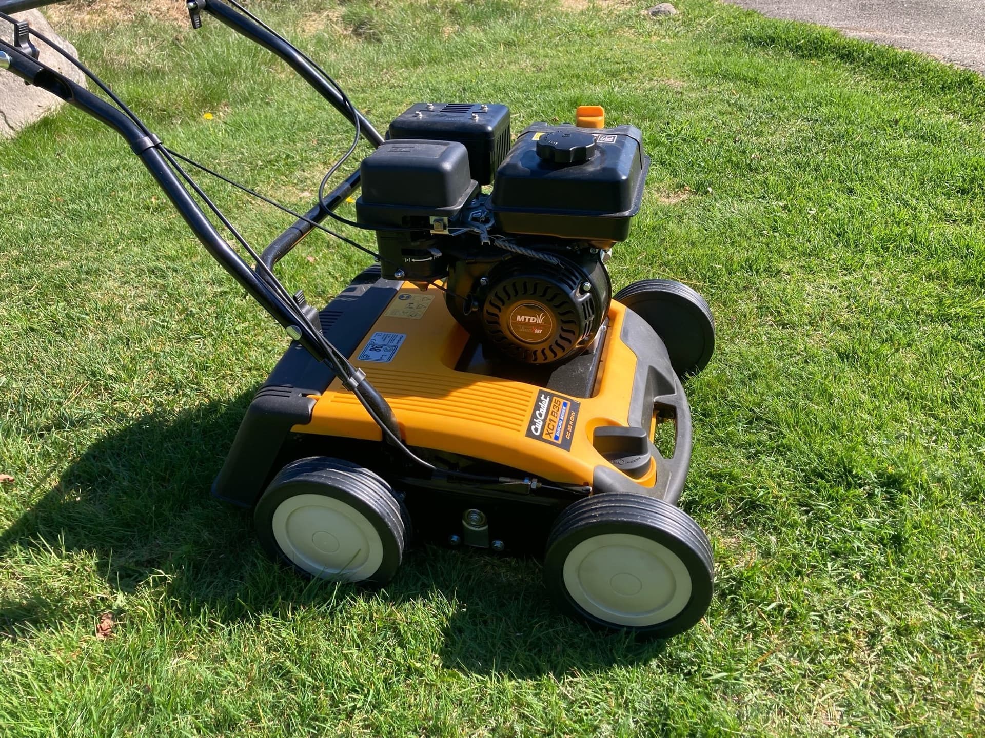 Cub Cadet XC1 B35 Bensin Vertikalskärare