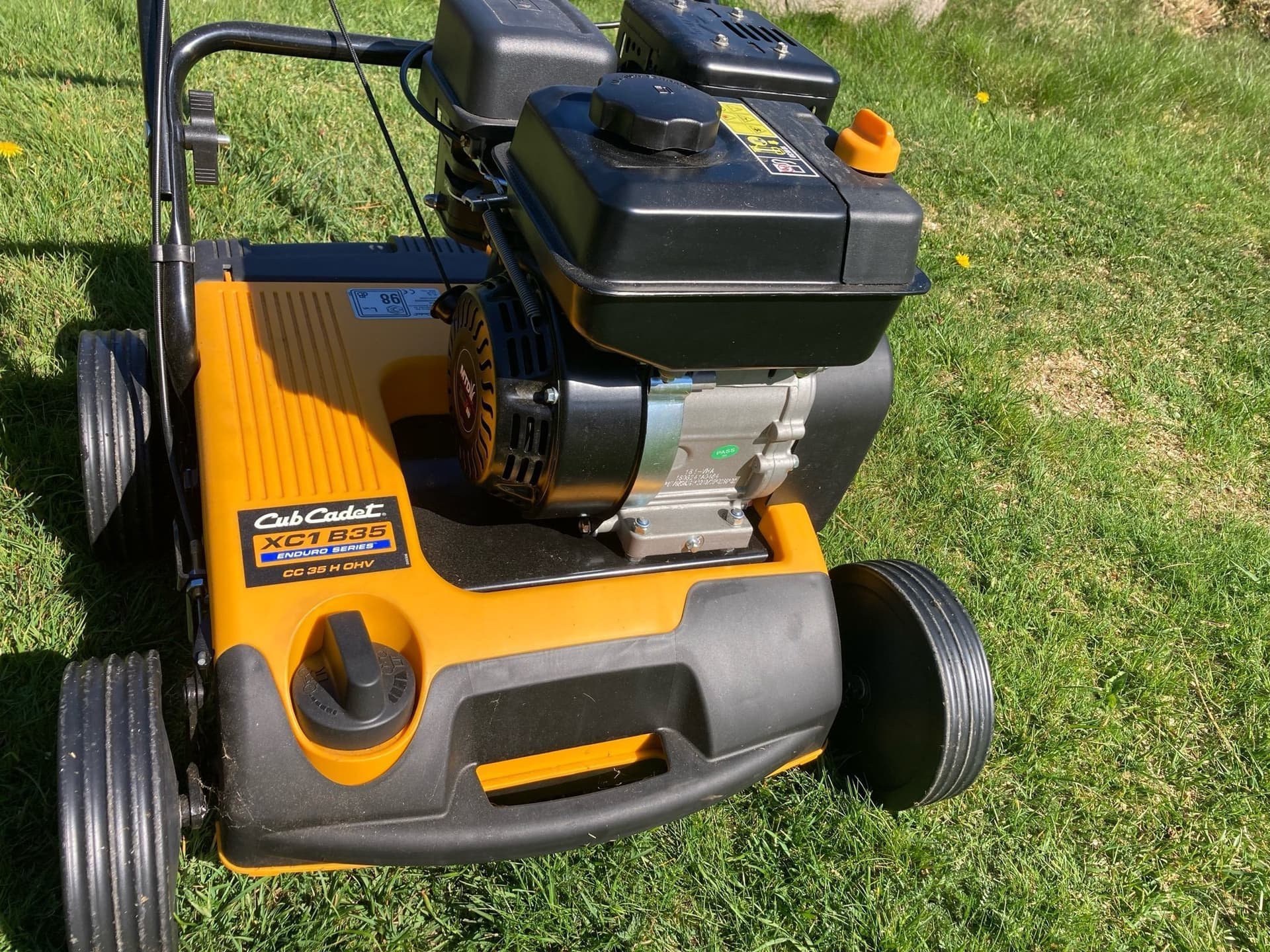 Cub Cadet XC1 B35 Bensin Vertikalskärare