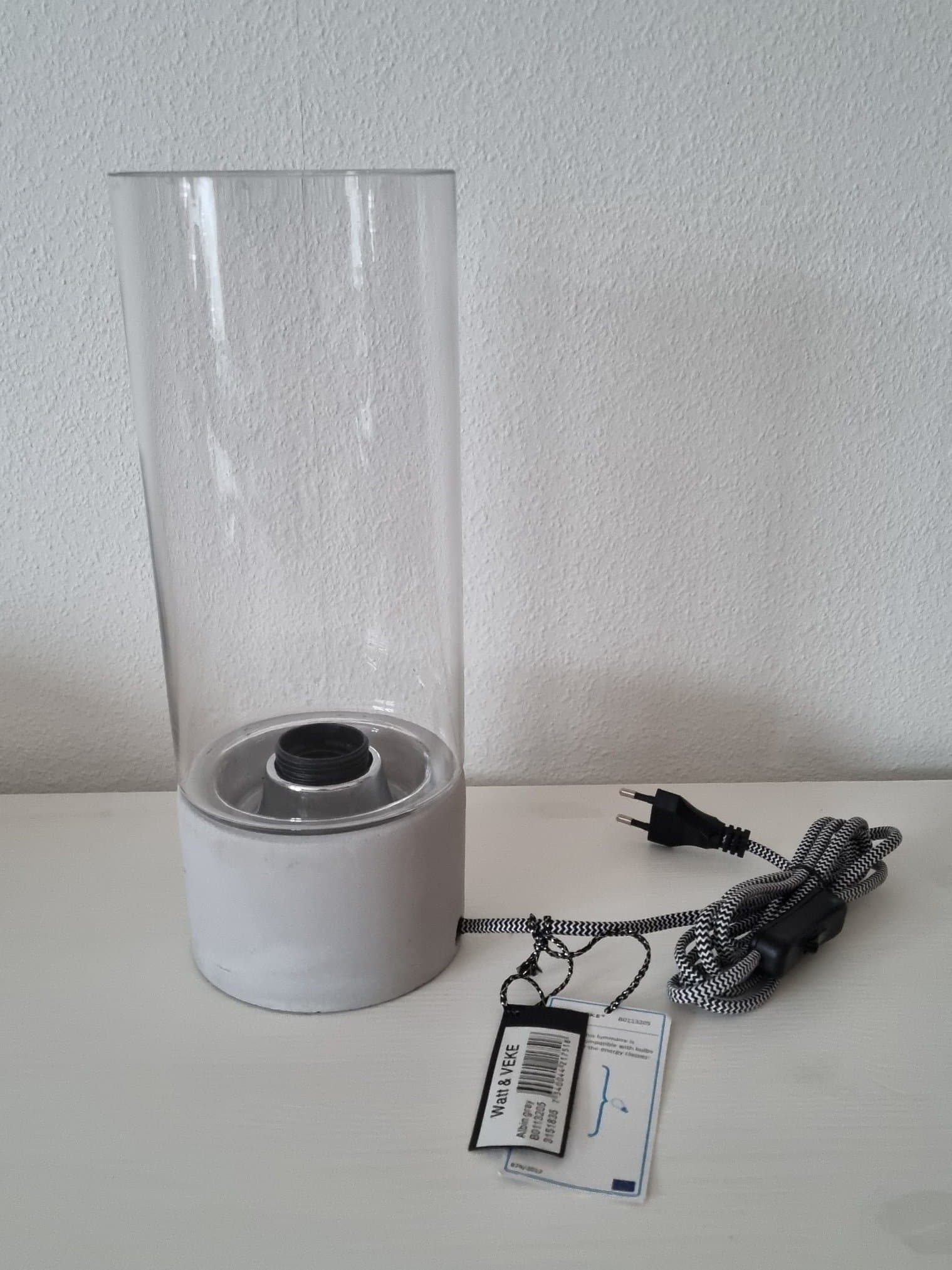 WATT & VEKE ALBIN Bordslampa Grå Betong Klarglas