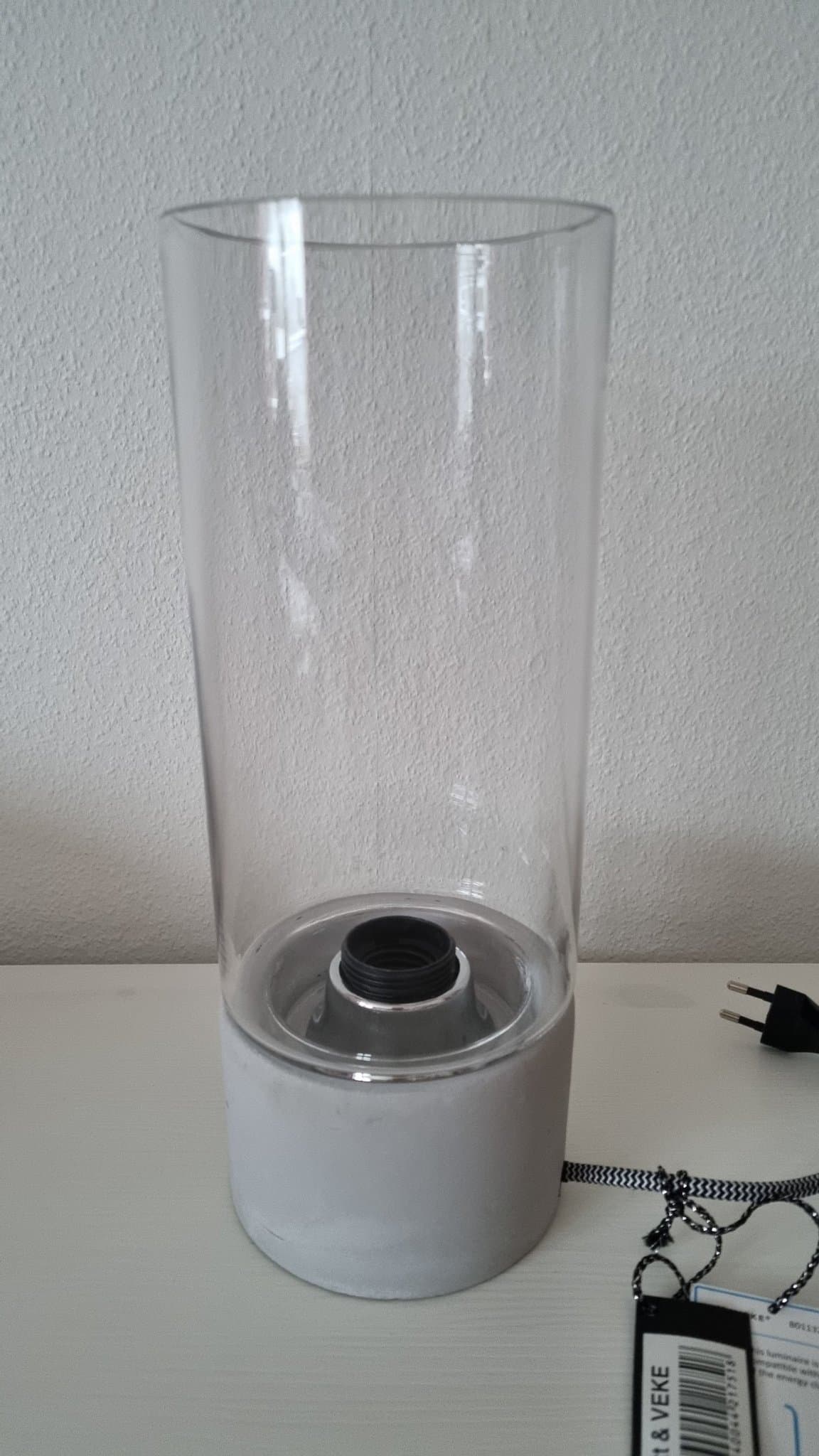 WATT & VEKE ALBIN Bordslampa Grå Betong Klarglas