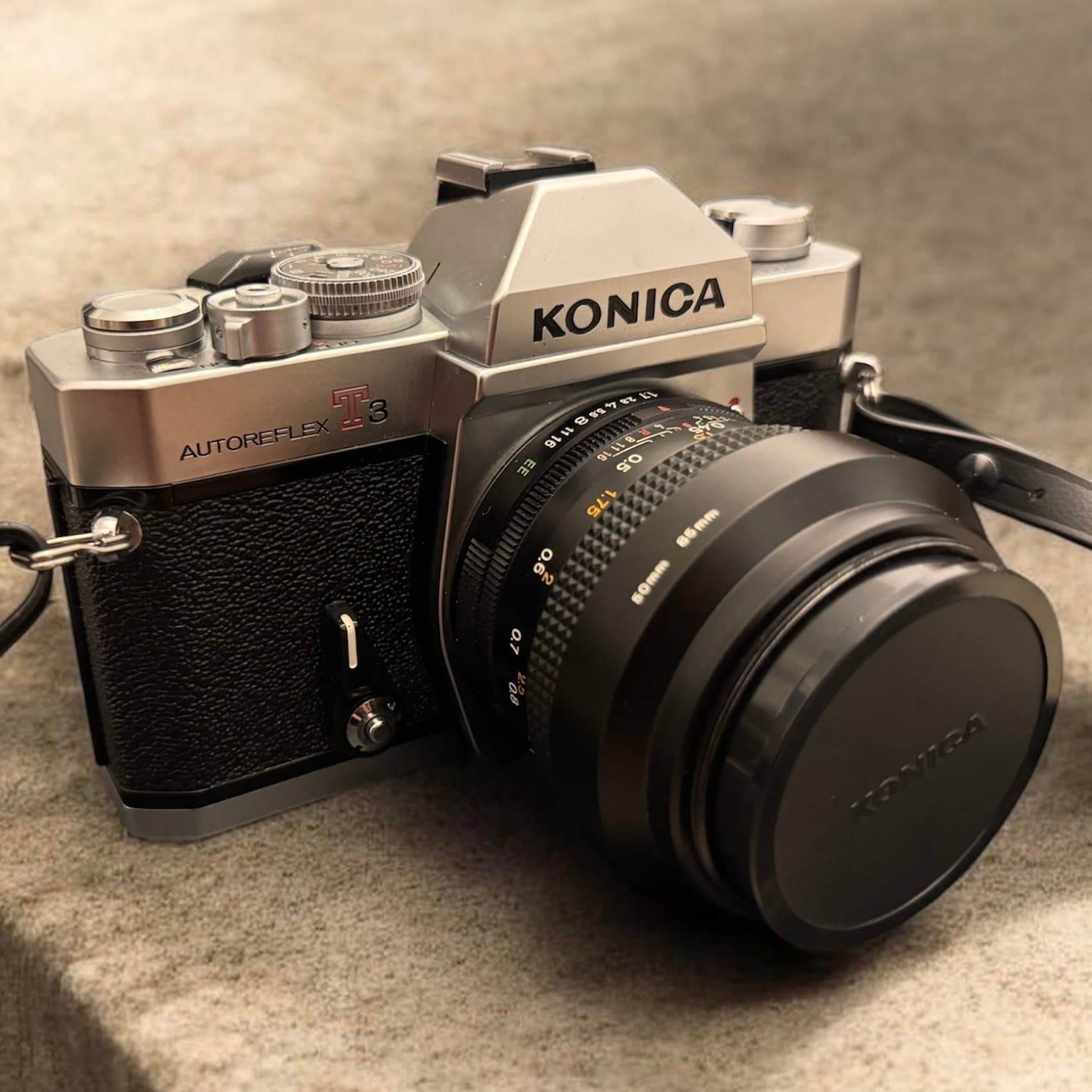 Konica Autoreflex T3 + 50mm f/1.7 + 135mm + Teleconverter + tillbehör