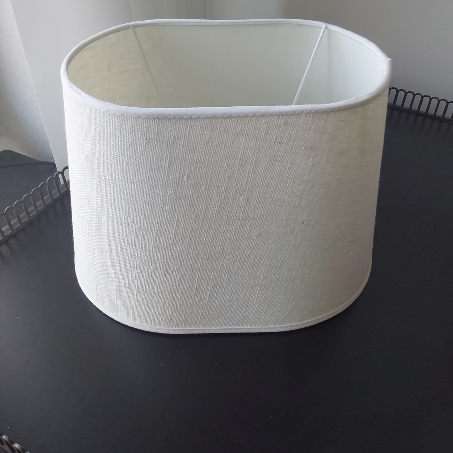 Oval lampskärm i tyg, vit lin, mätt se bilder