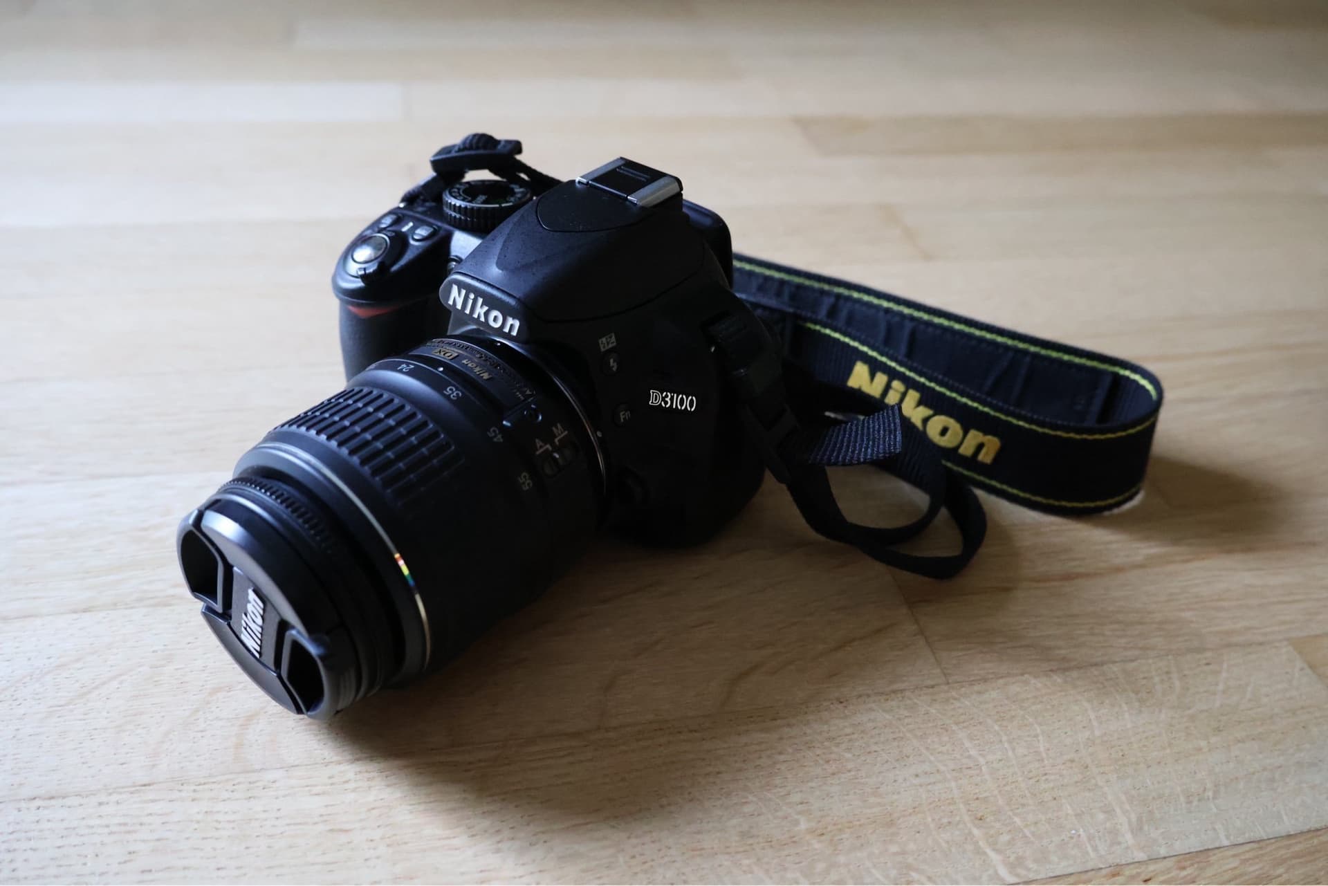 Nikon D3100 systemkamera med två objektiv - <500 exponeringar