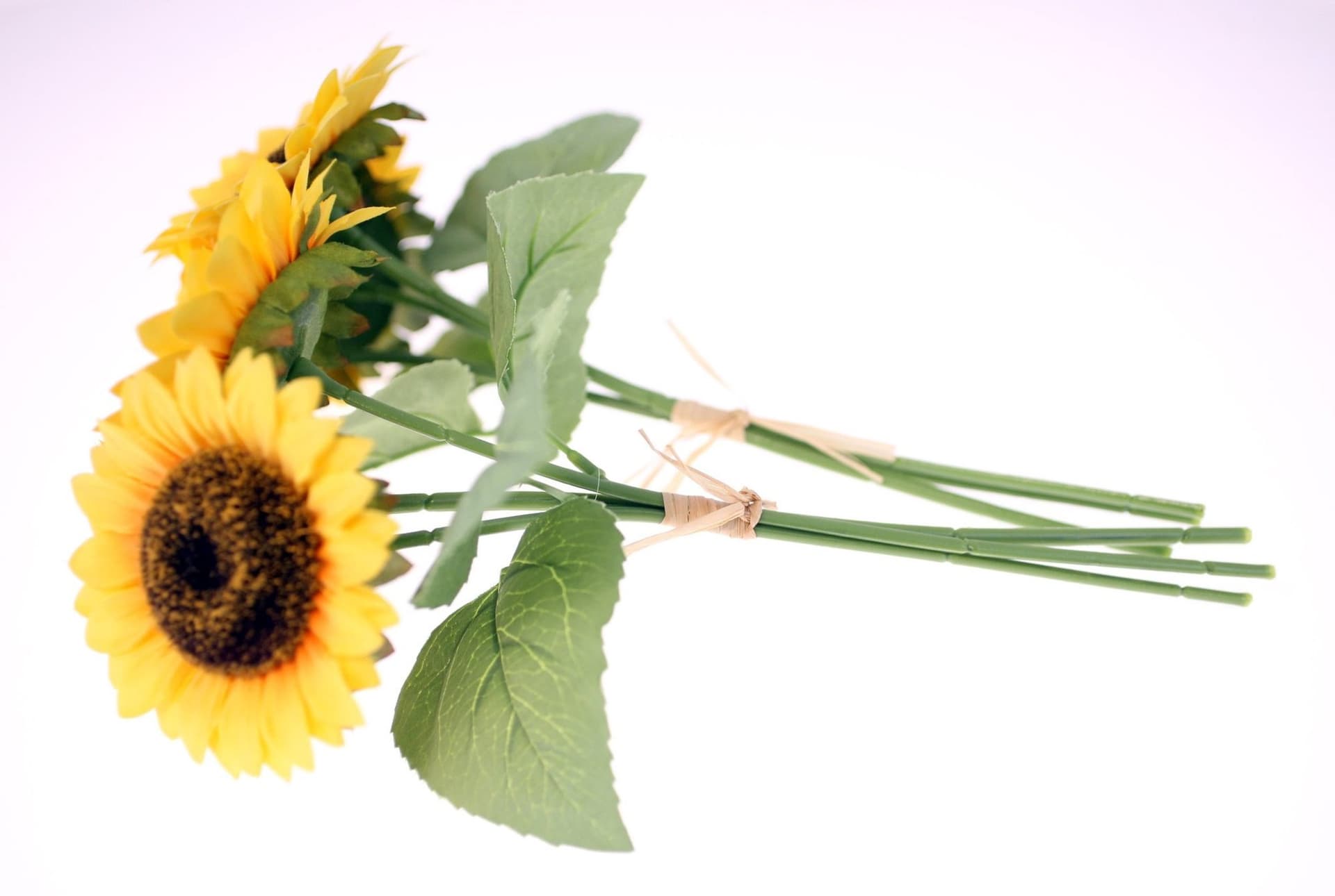 Artificial Sunflower Bouquet-six stems included-NEW-Weight 82g