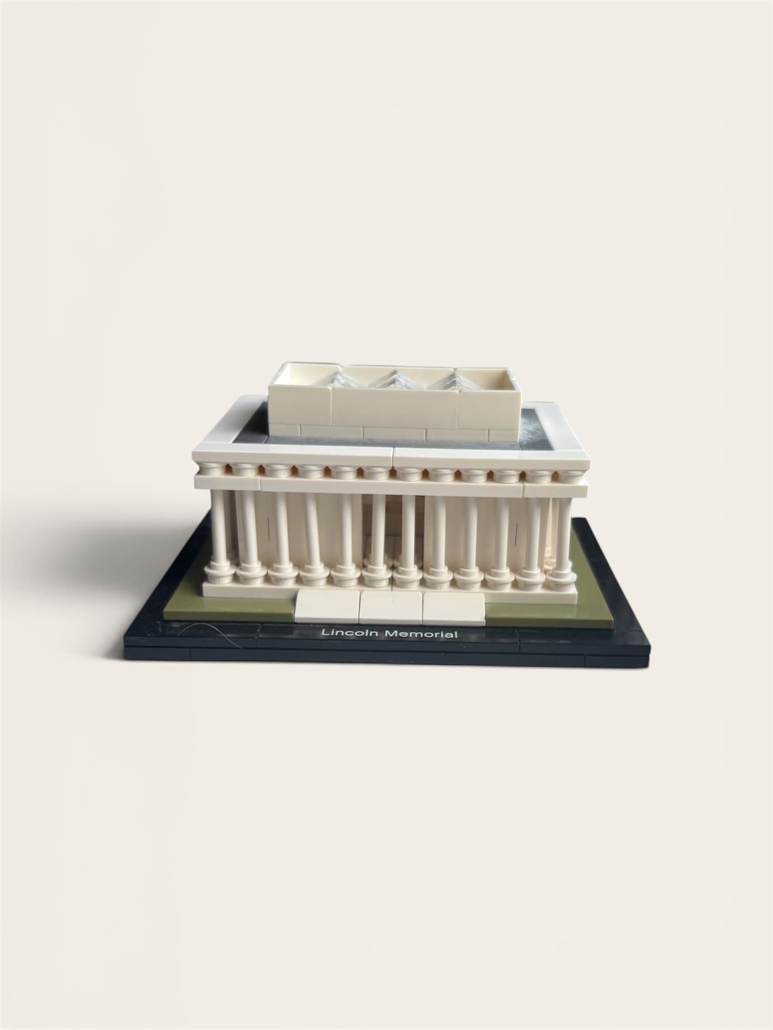 Färdigbyggd LEGO Architecture 21022 – Lincoln Memorial