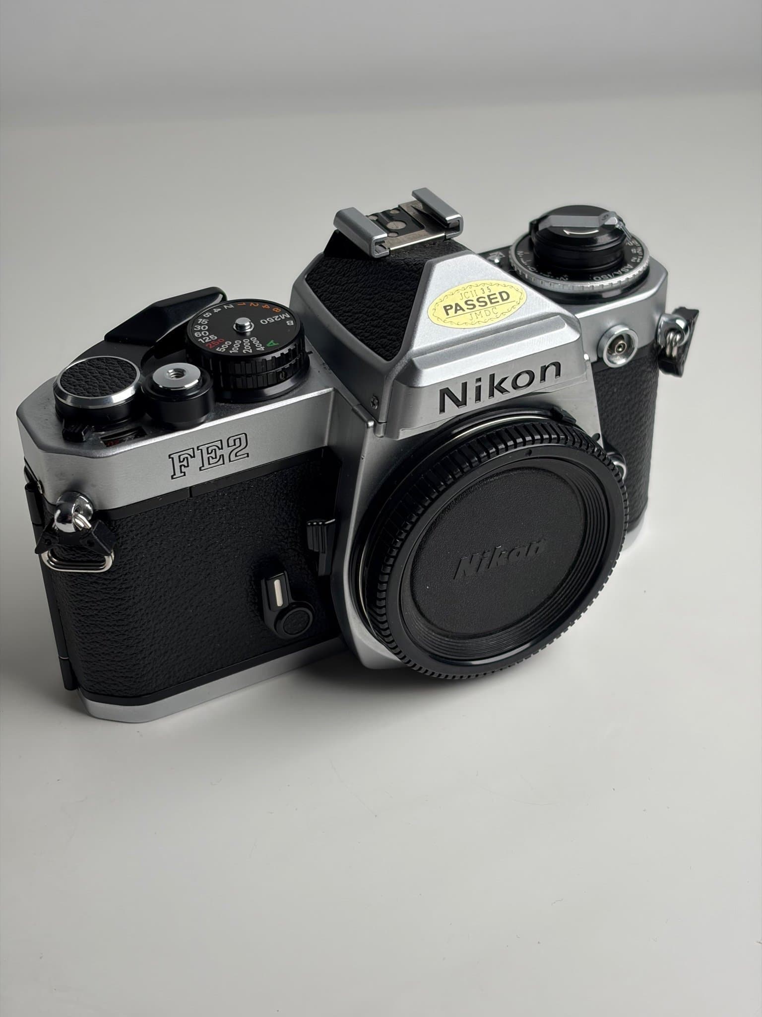 Nästan Mint - Nikon FE2 (Silver) Analog systemkamera