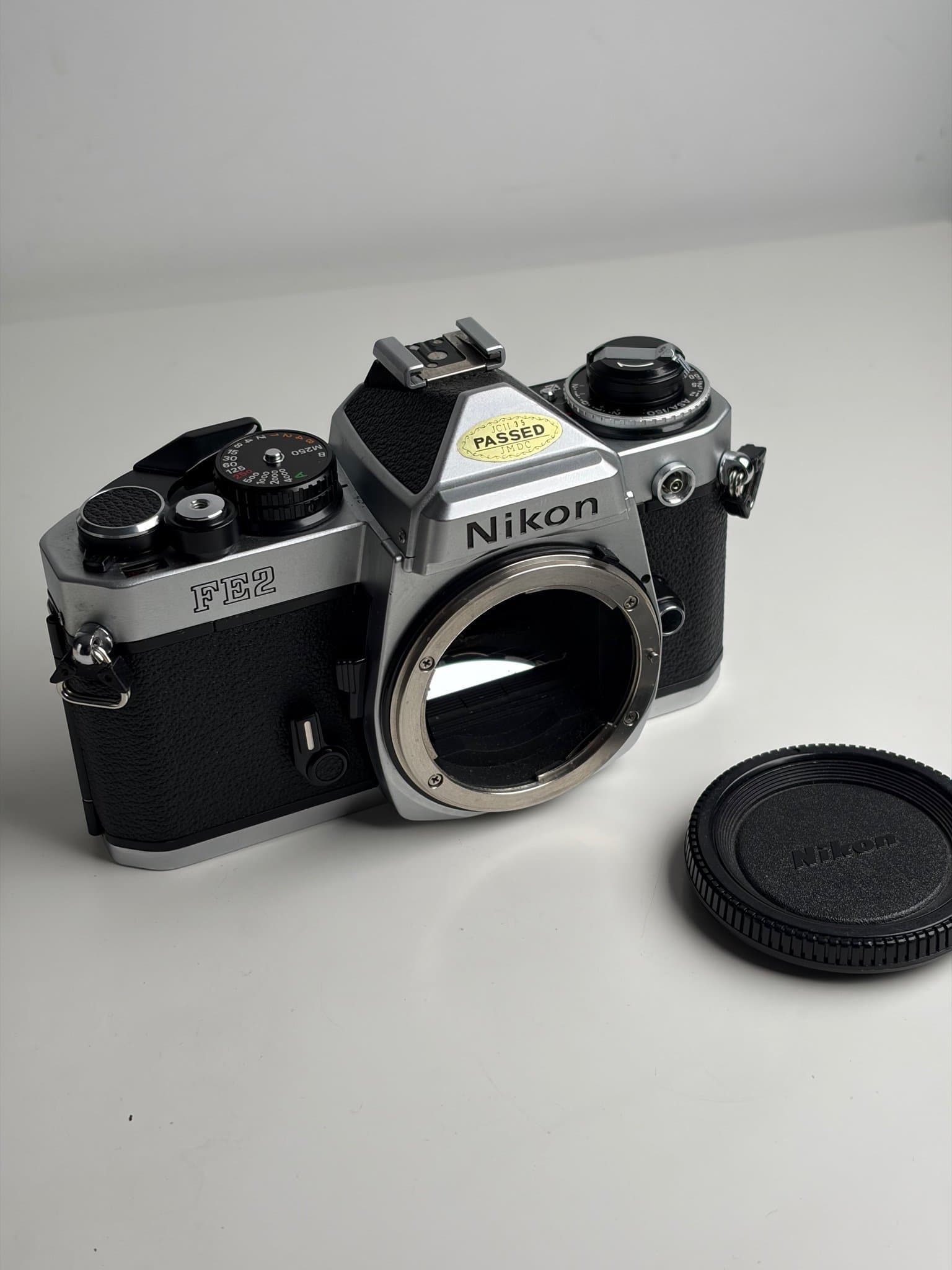 Nästan Mint - Nikon FE2 (Silver) Analog systemkamera