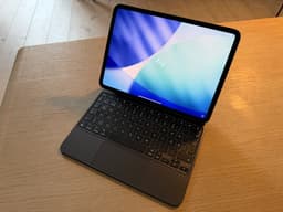Apple iPad Pro 11” M4 Cellular 256 GB och Magic Keyboard