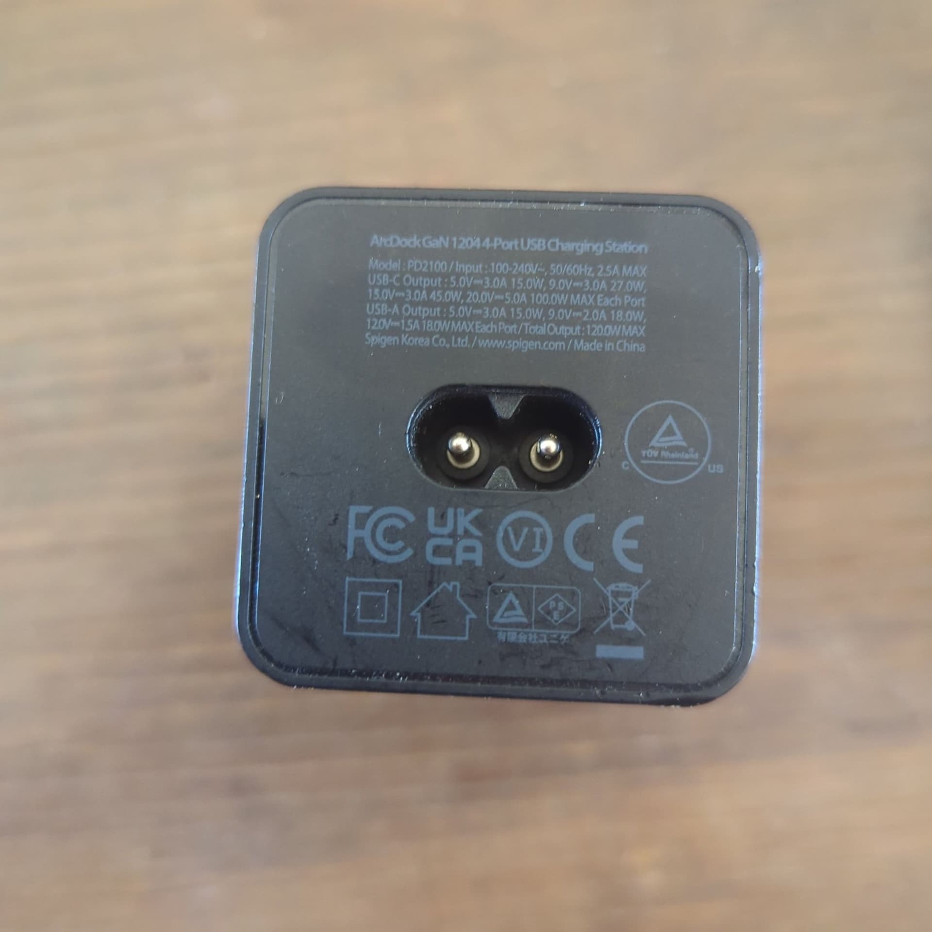 Spigen 120W GaN-laddare med USB-C-kabel