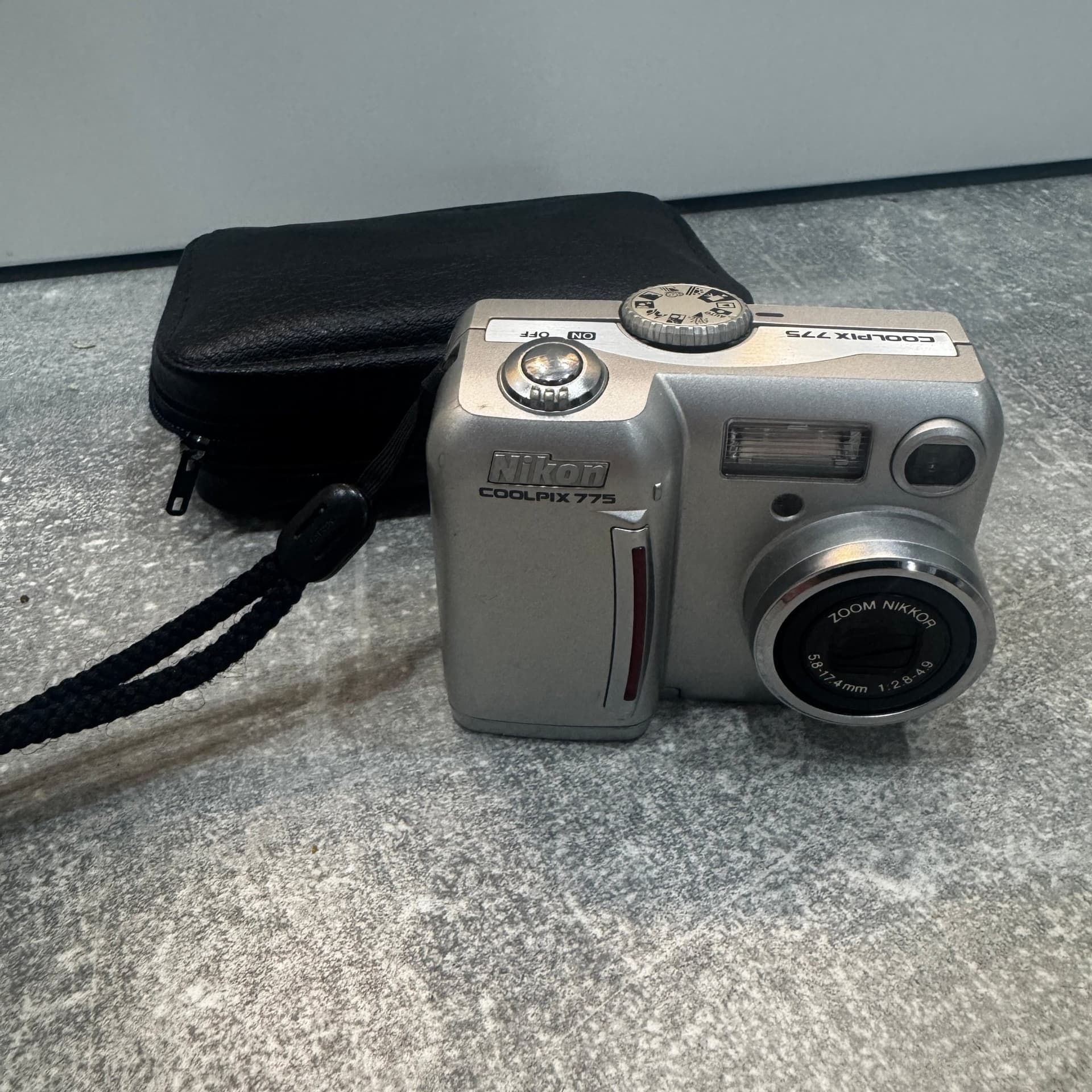 Nikon Coolpix 775 Digitalkamera Vintage Y2K Retro Digicam + Väska