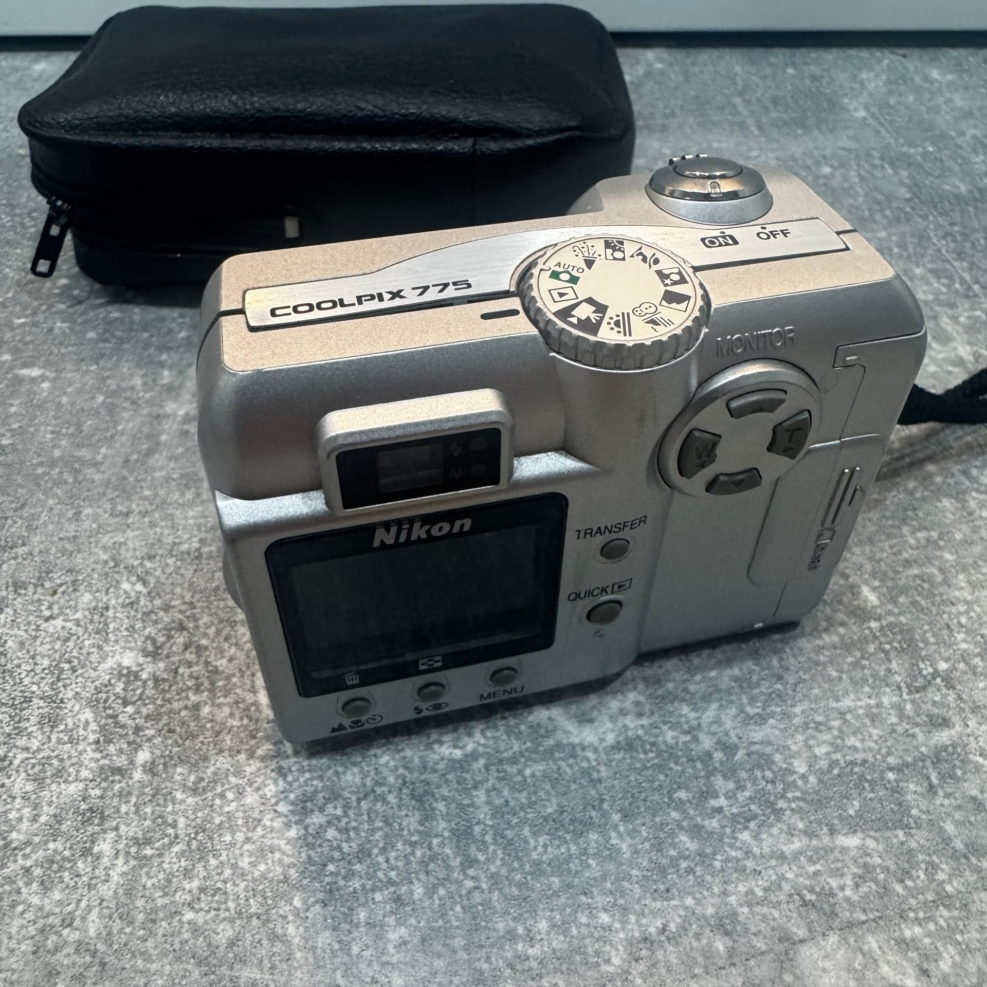 Nikon Coolpix 775 Digitalkamera Vintage Y2K Retro Digicam + Väska
