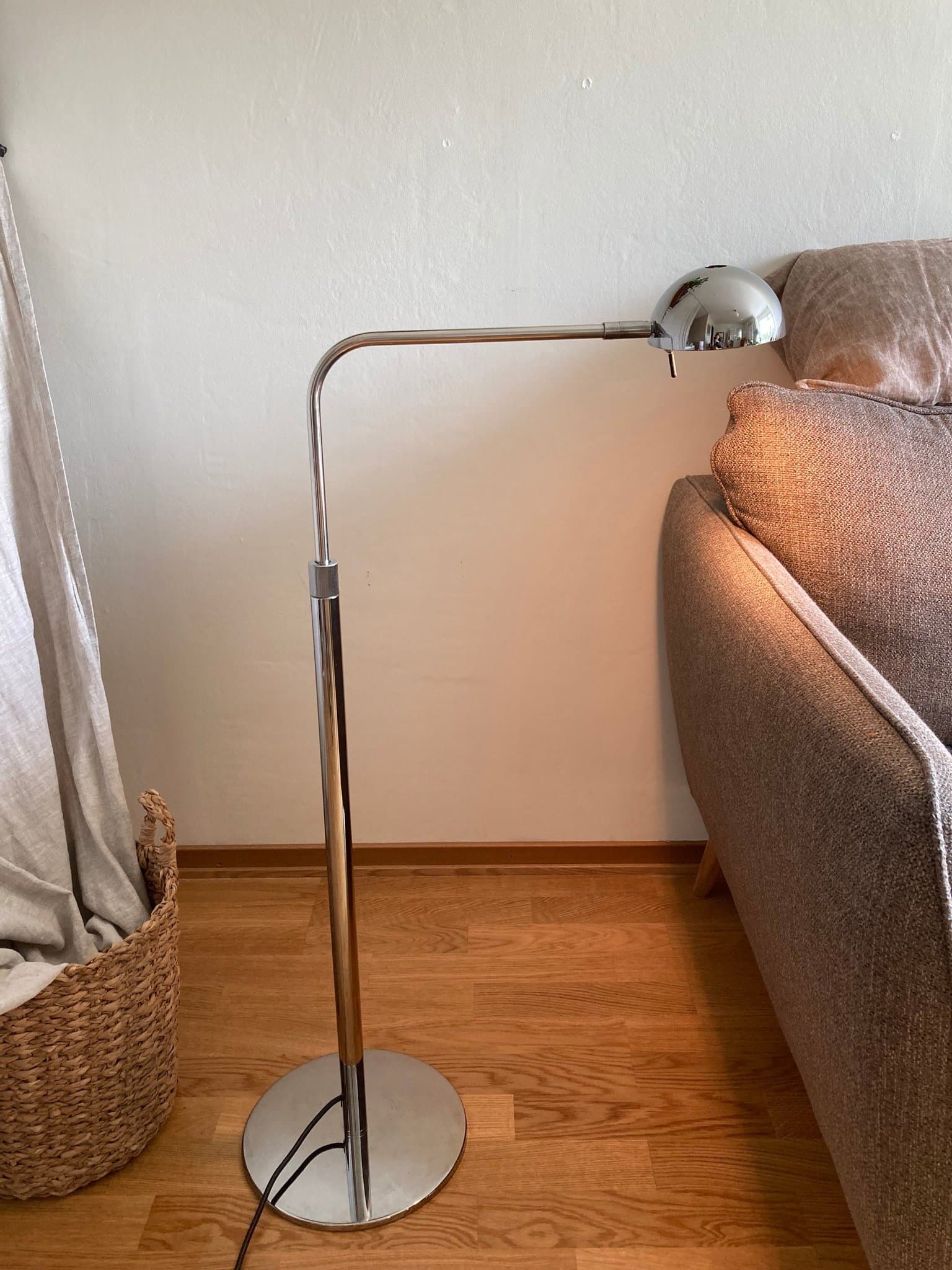 Golvlampa i krom