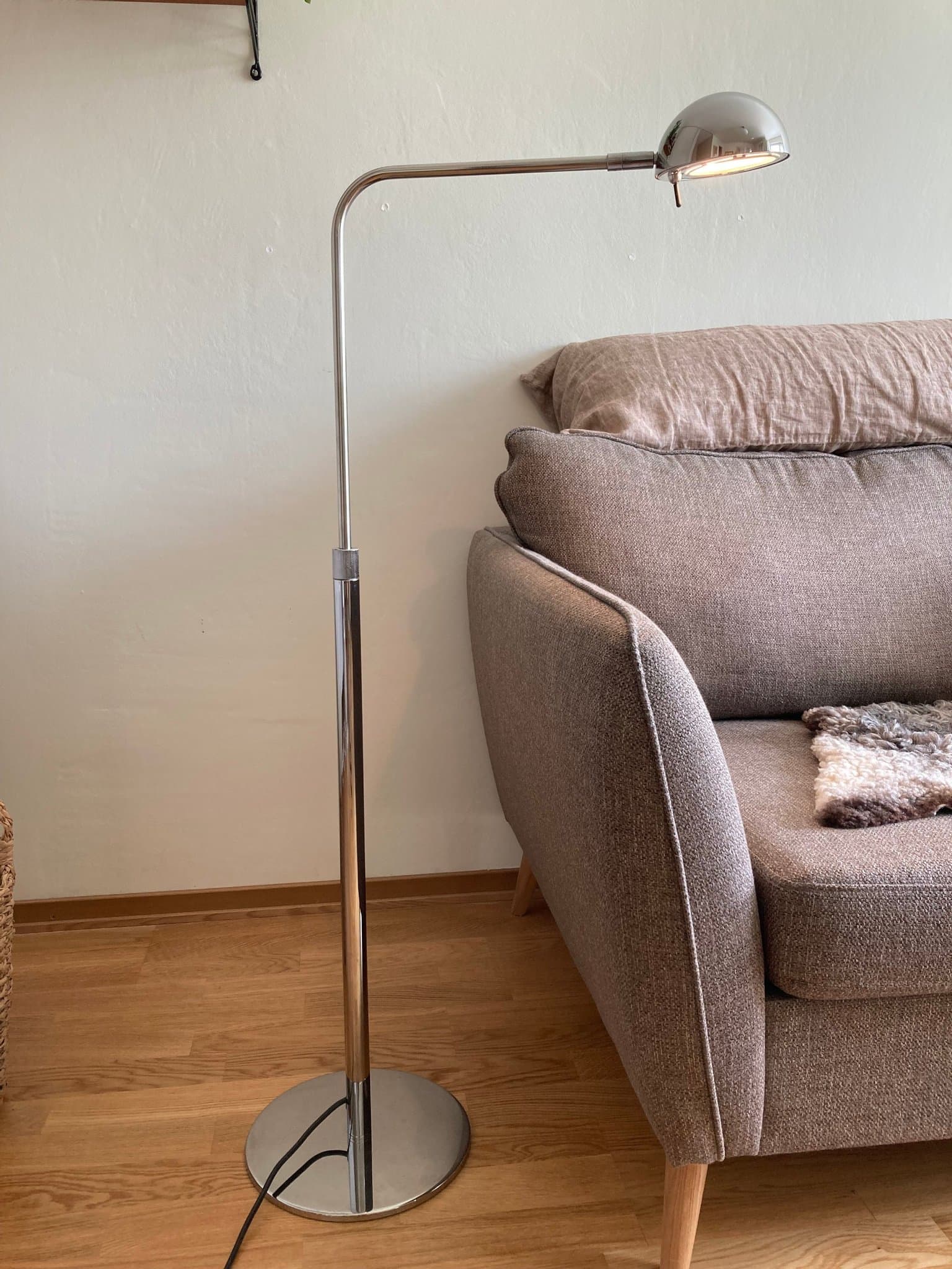 Golvlampa i krom