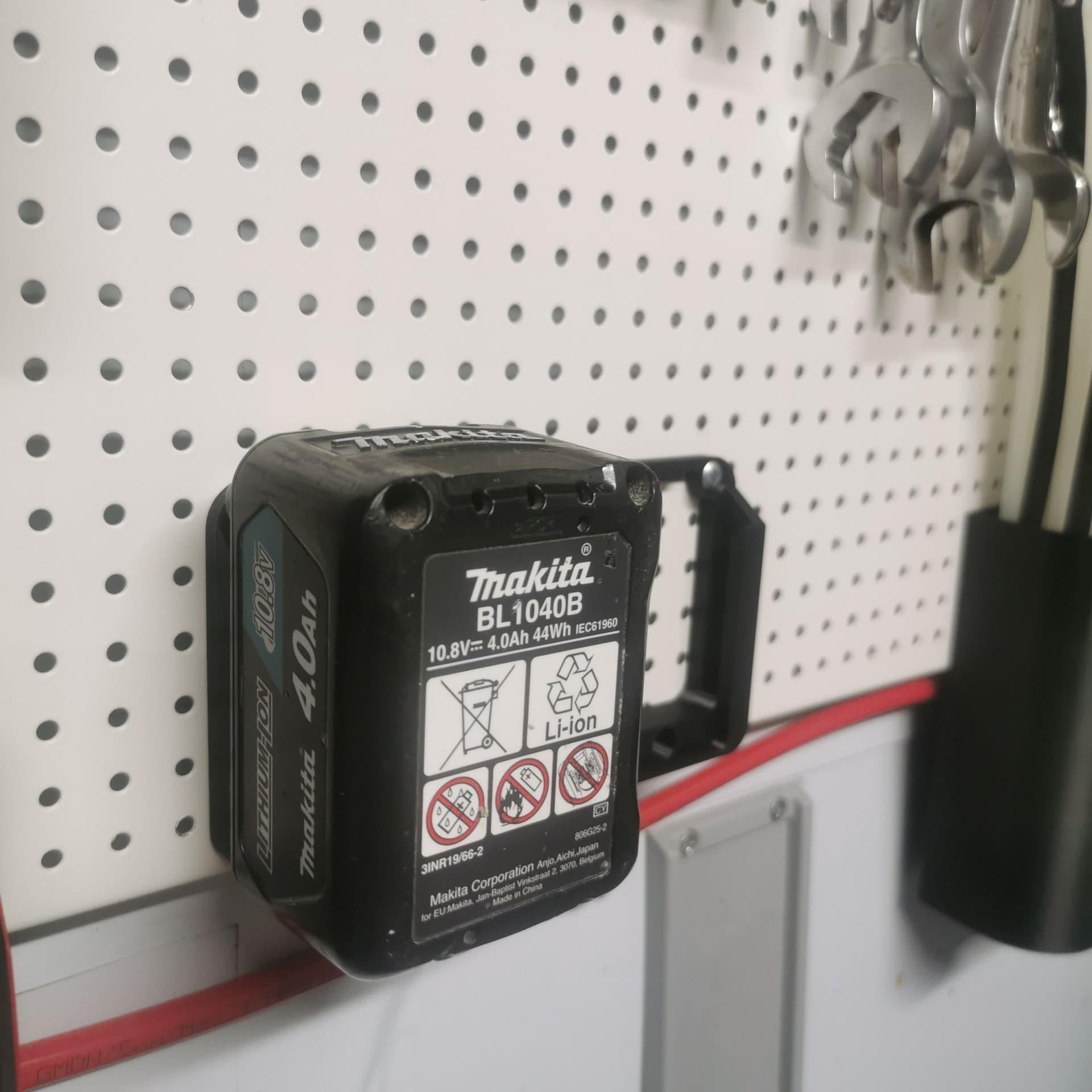 5st 3D-printade väggfästen för Makita 12v batteri