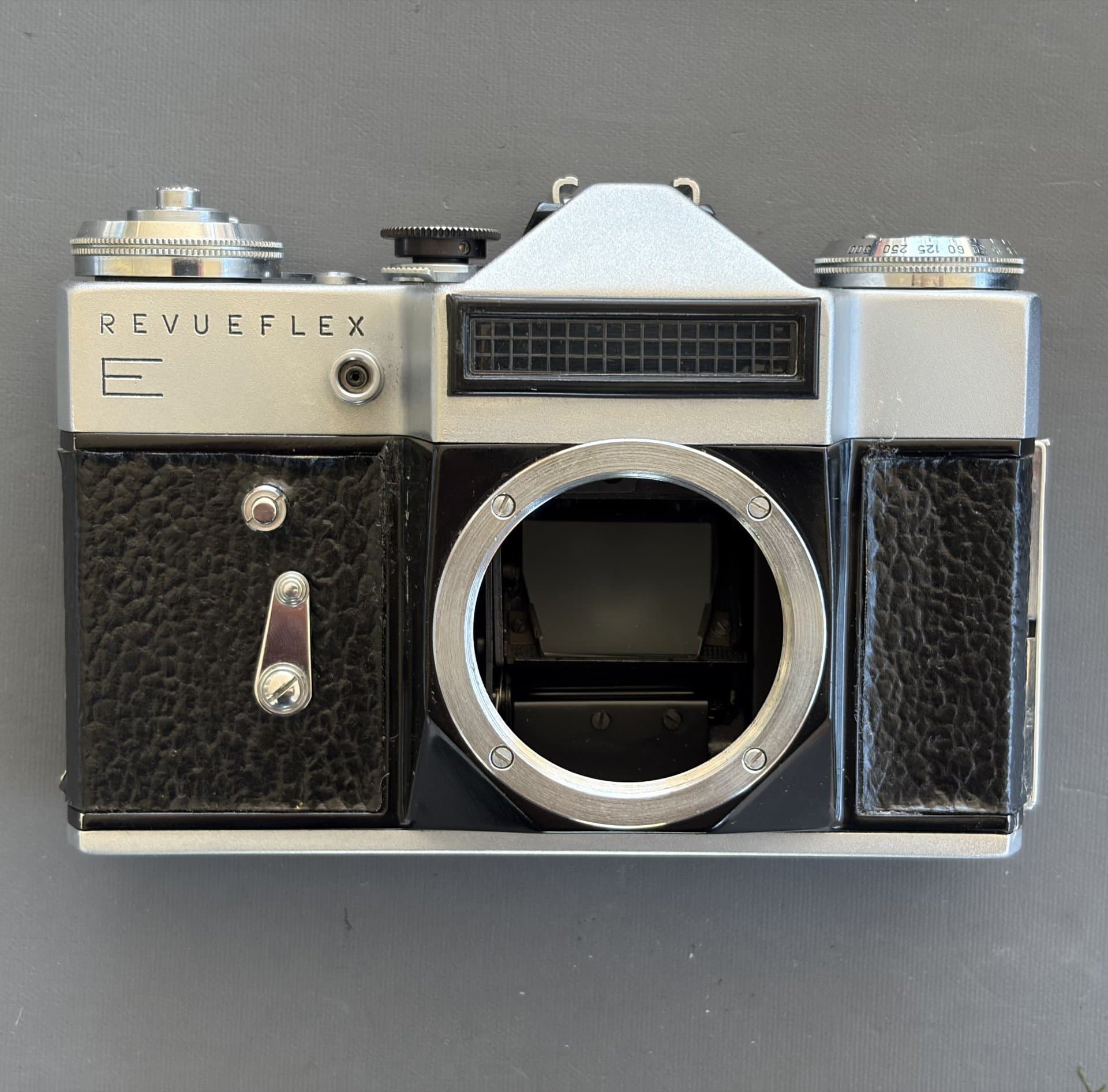 Revueflex E + Pentacon auto 135mm f/2.8 MC – Fint skick, fullt fungerande