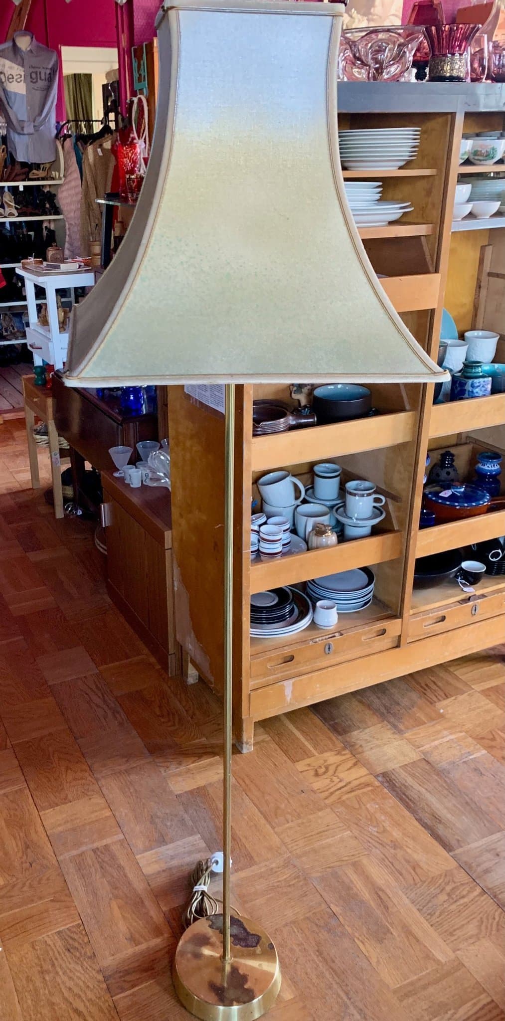Retro Golvlampa i mässing med fyrkantig lampskärm