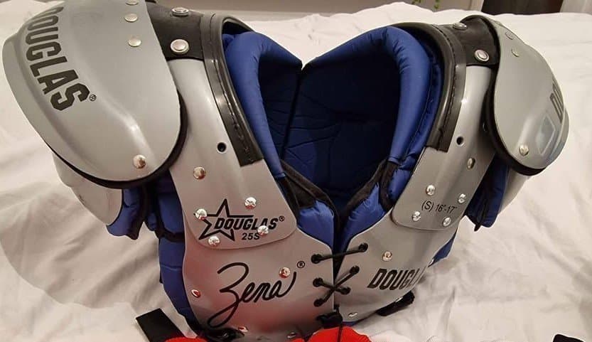 Douglas Zena Shoulderpad (S, 16-17“) Dam + Riddell Large