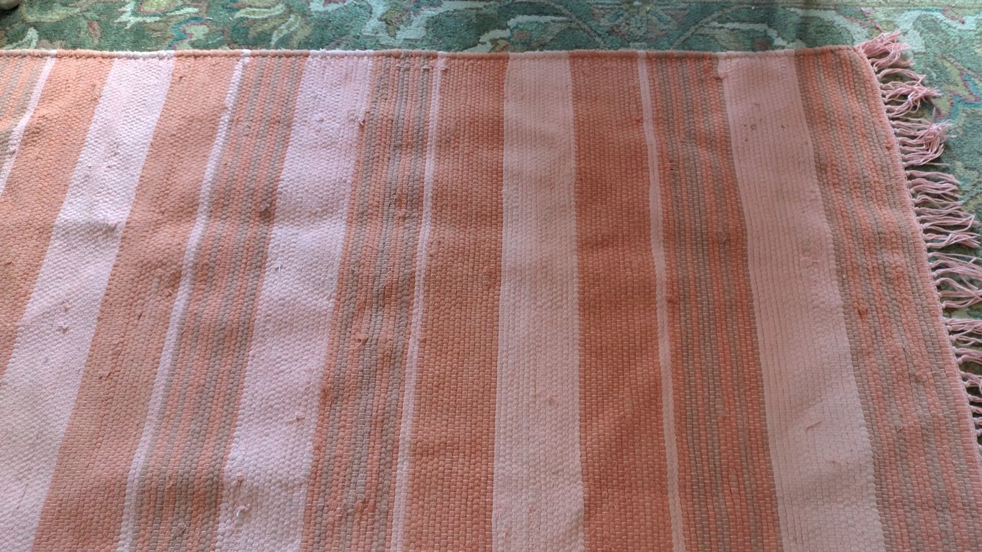 Större rejäl äldre trasmatta 193x130 cm i rosa och orange