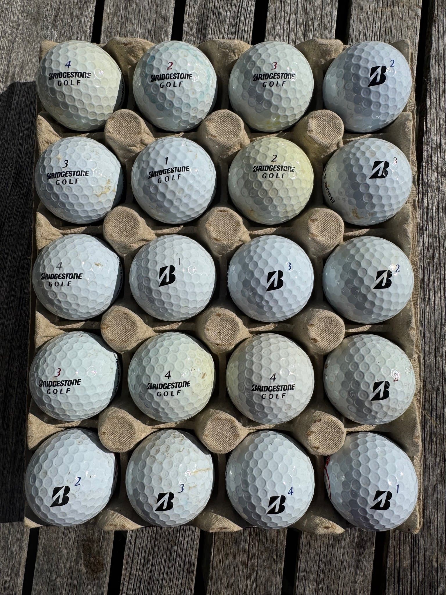 20 st Bridgestone Tour golfbollar