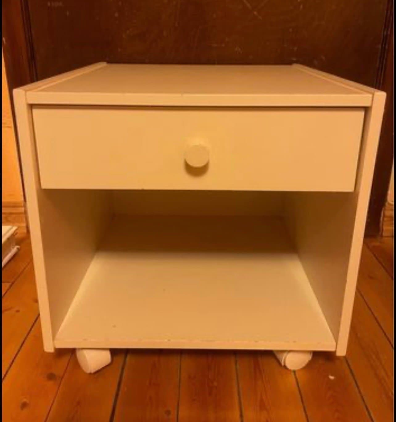Ikea vit sängbord nattduksbord hjul 50x50x50cm