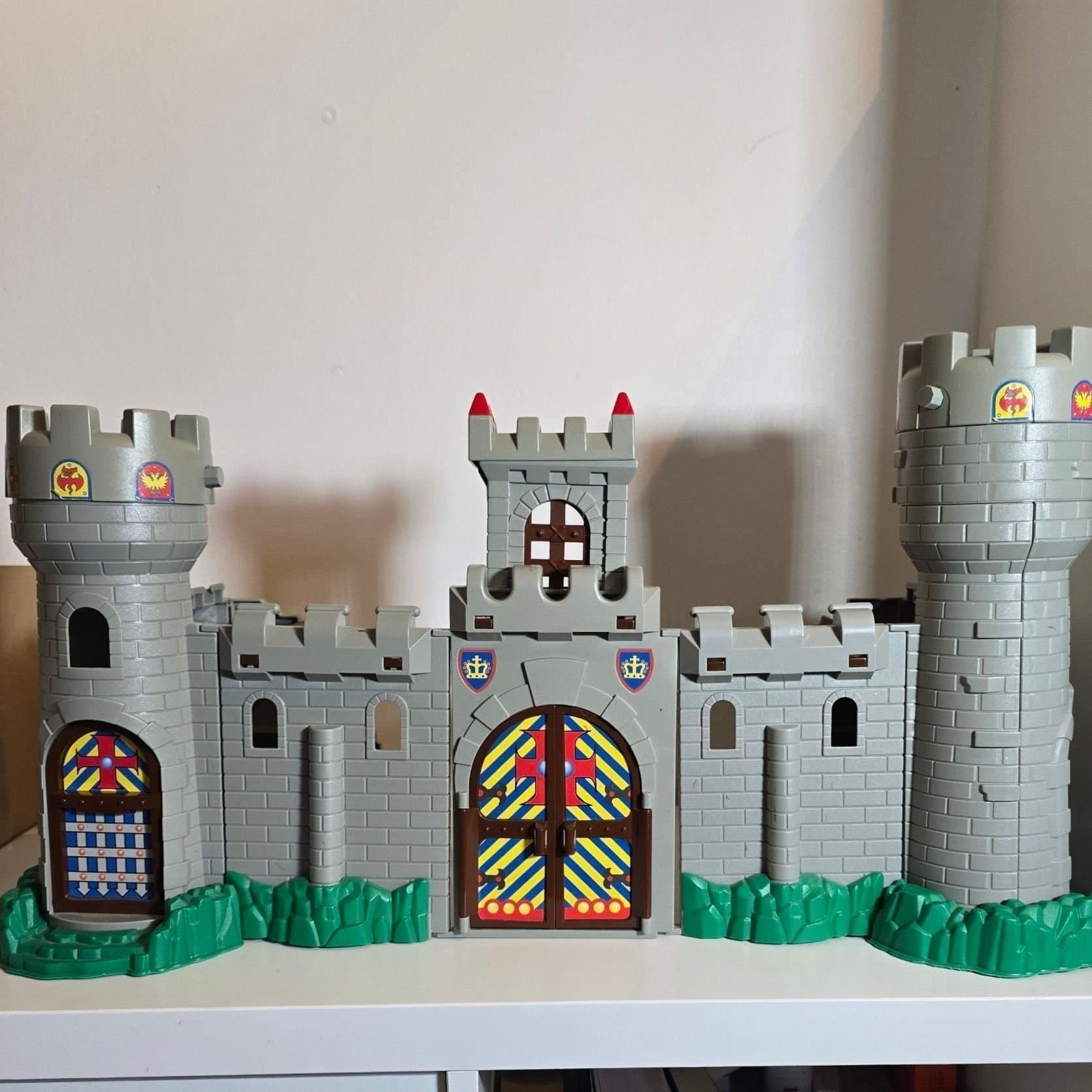Vintage Unimax knights Castle med riddare och hästar