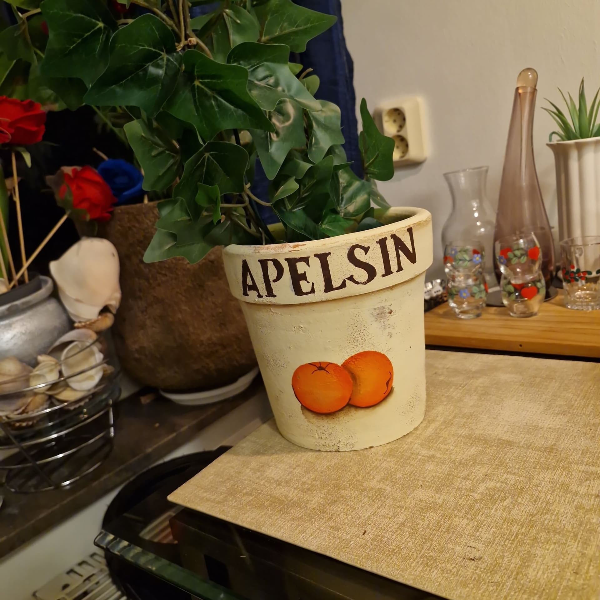 Rustik handmålad kruka APELSIN vintage stil terrakotta 18 cm