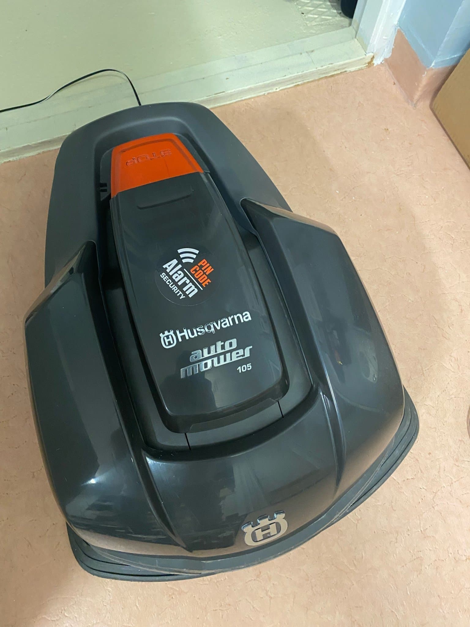 Husqvarna Automower 105 Robotgräsklippare med robothus Installationstillbehör