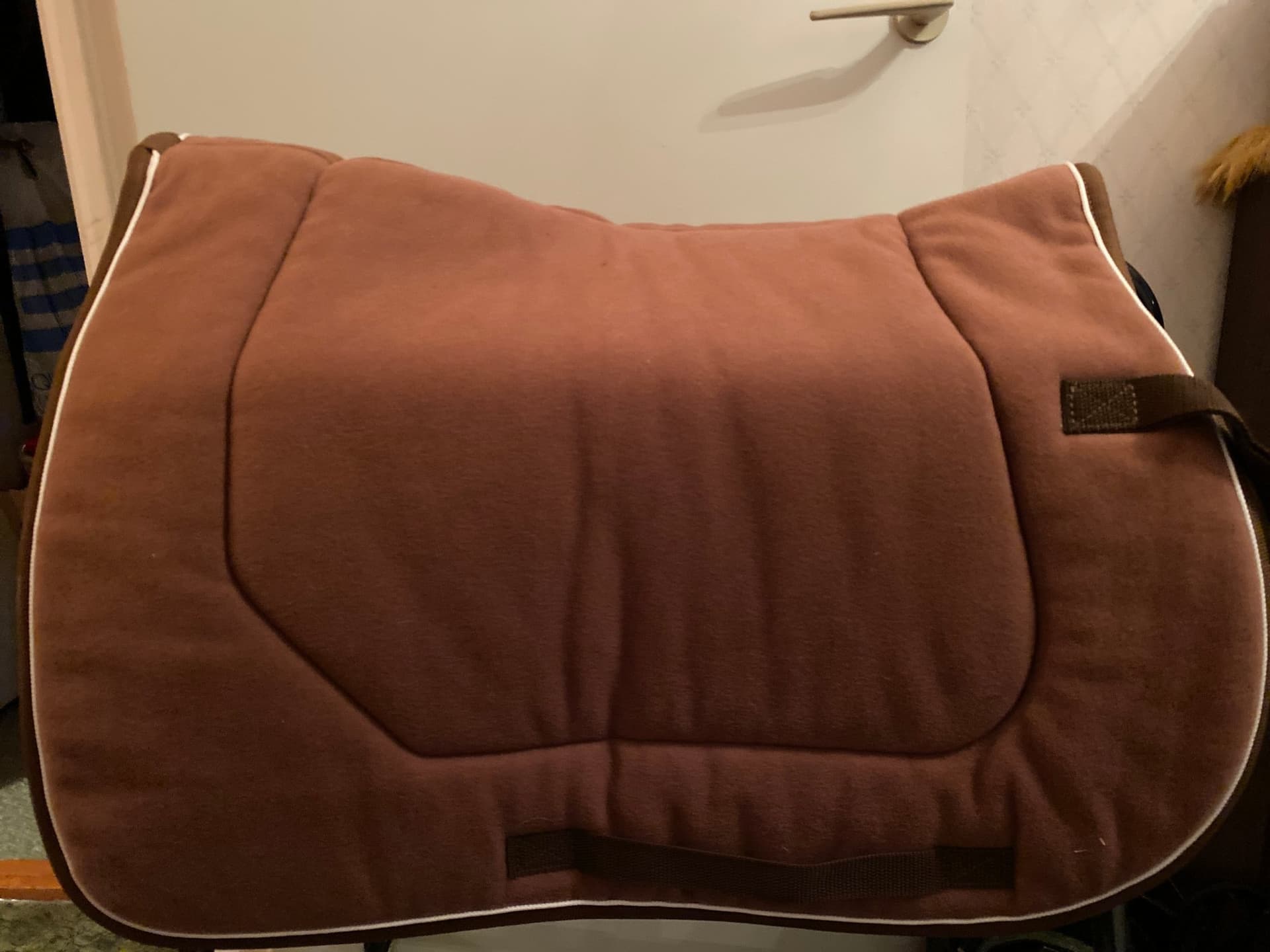 NYTT / oanvänt! Exklusiv Horse Wear schabrak allround stl F i brunt