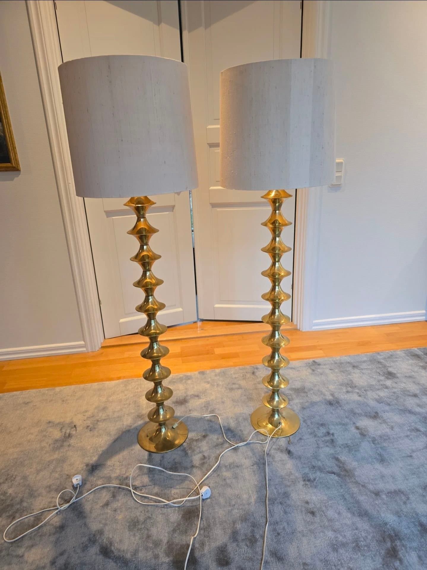 Golvlampor i mässing