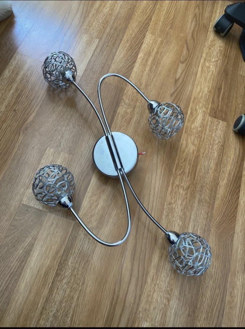 Taklampa med 4 spotlights i metall