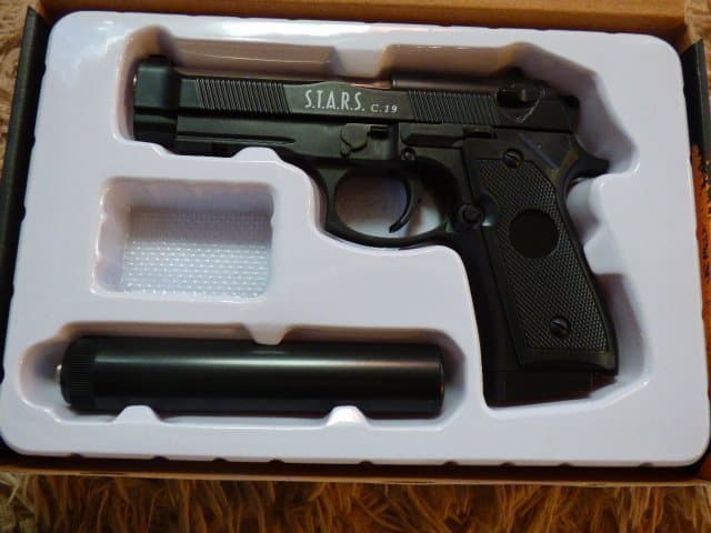 Metall! Asgard Airsoft Pistol med ljuddämpare och tillbehör + 500 BBS kulor!