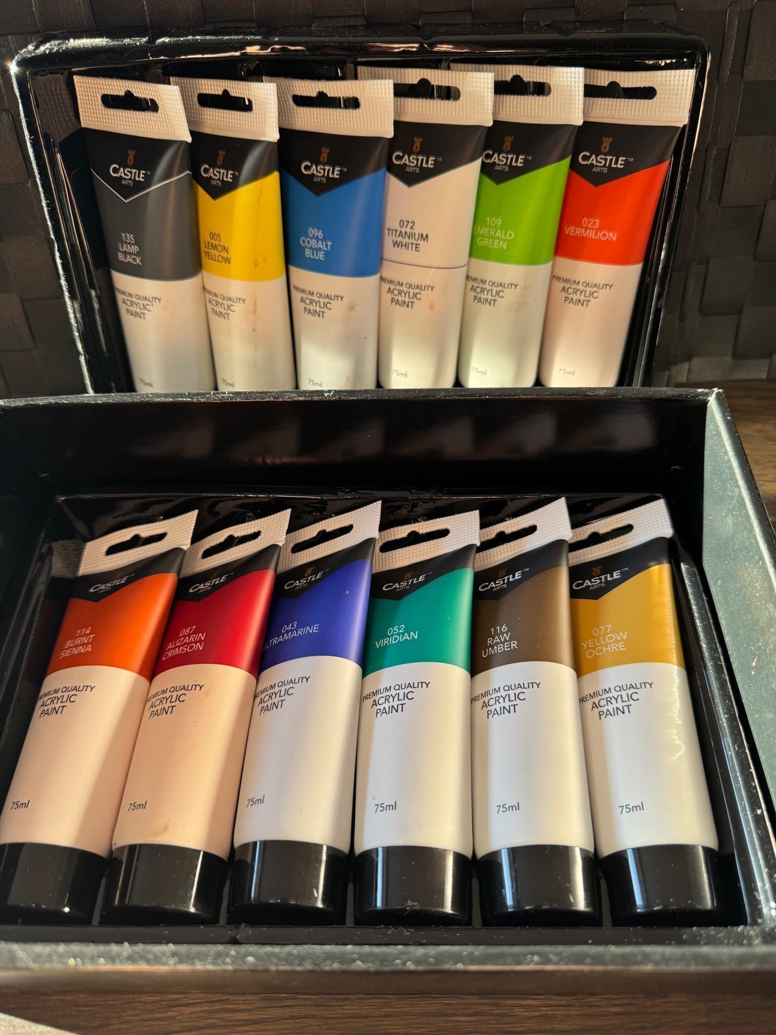 Castle Art Supplies 12 stora 75ml akrylfärgstuber 90-100% fulla