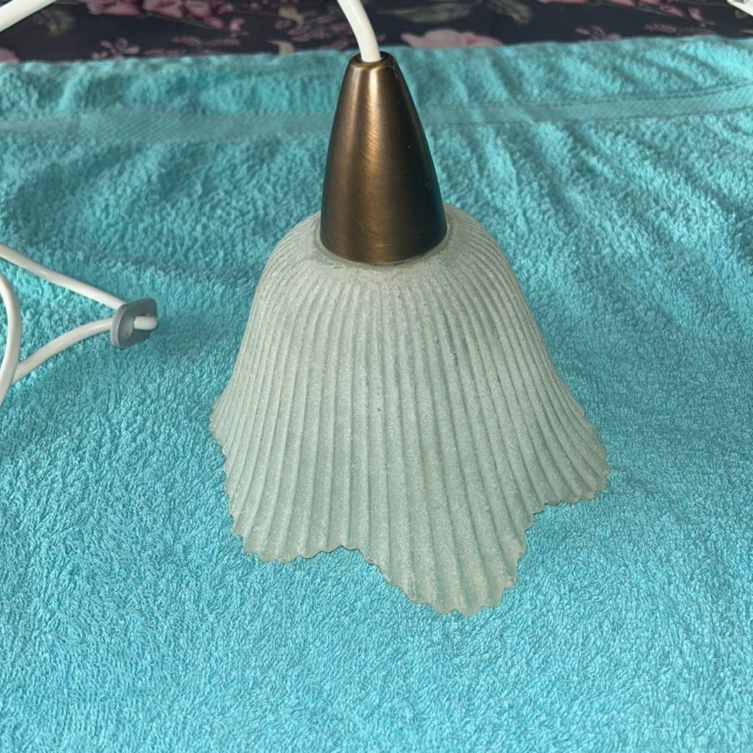 Fönsterlampa med räfflad glaskupa