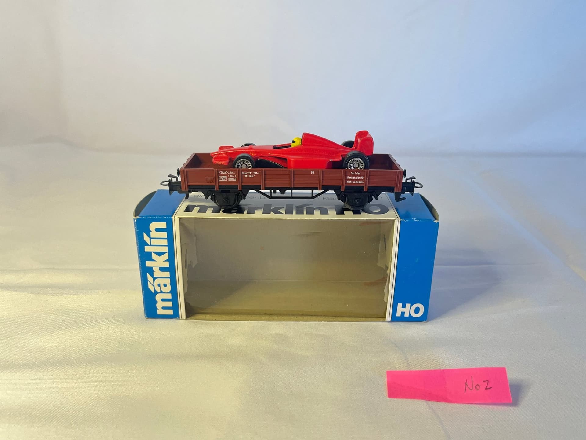 Märklin Flakvagn med tävlingsbil