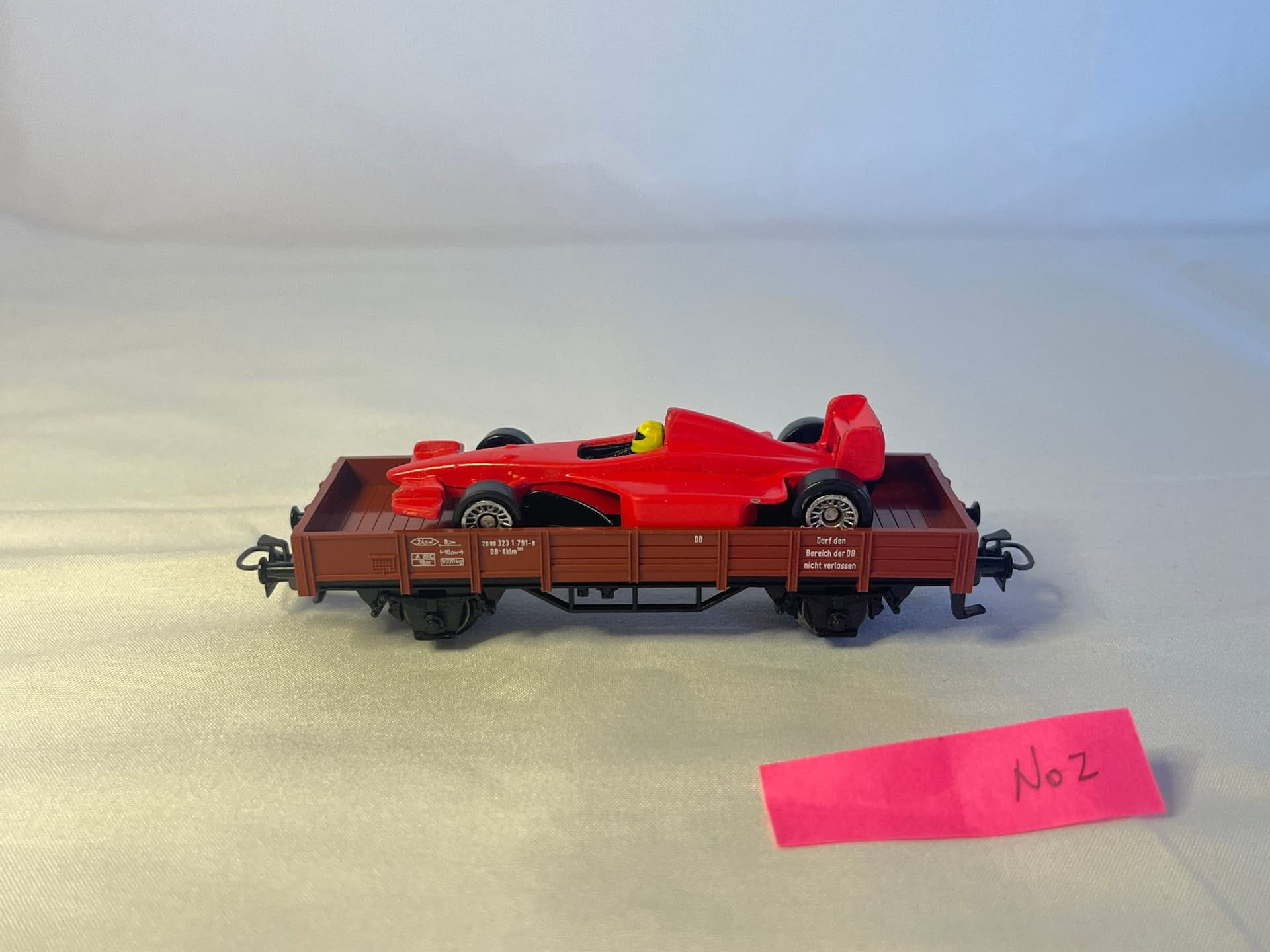 Märklin Flakvagn med tävlingsbil
