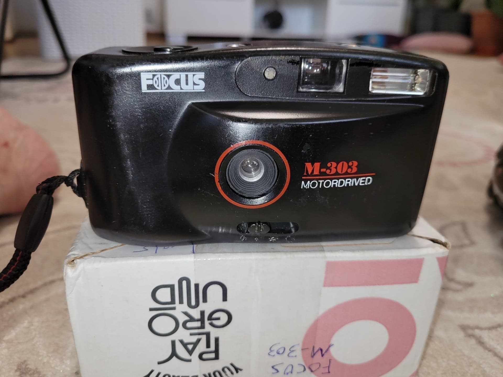Focus M-303 MotorDriven Filmkamera