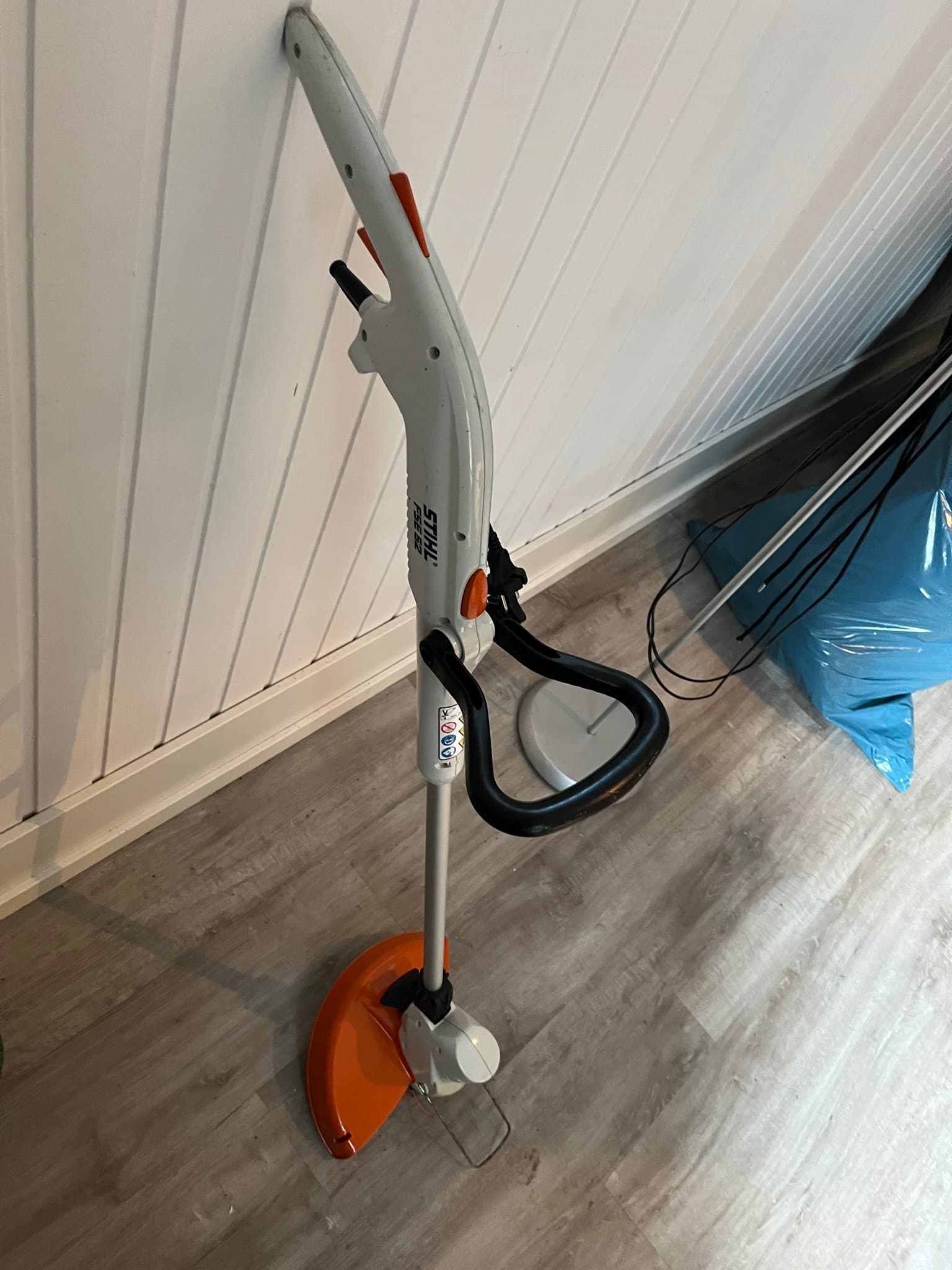 Stihl FSE 52 Grästrimmer o en blackQdecket