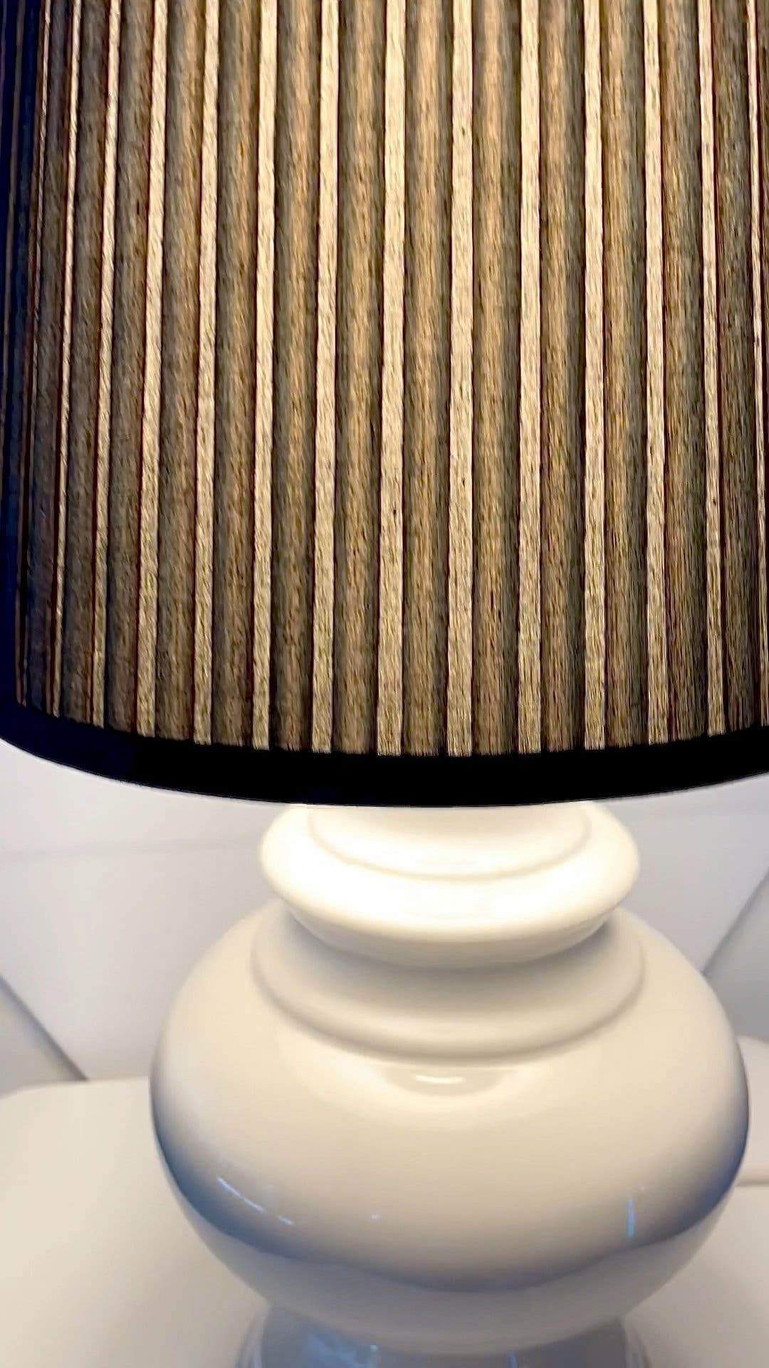 53cm COLONIAL PORCELAIN TABLE LAMP | Formspråk | Nutida | Klassisk Elegans