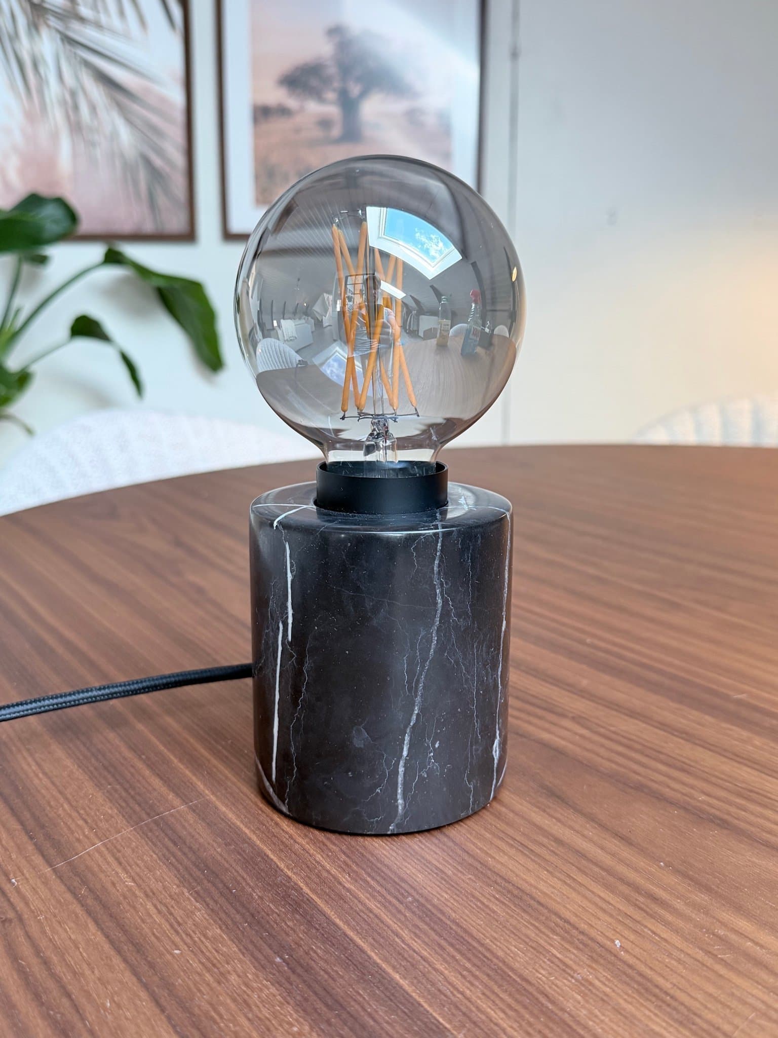 Bordslampa i marmor med glödlampa