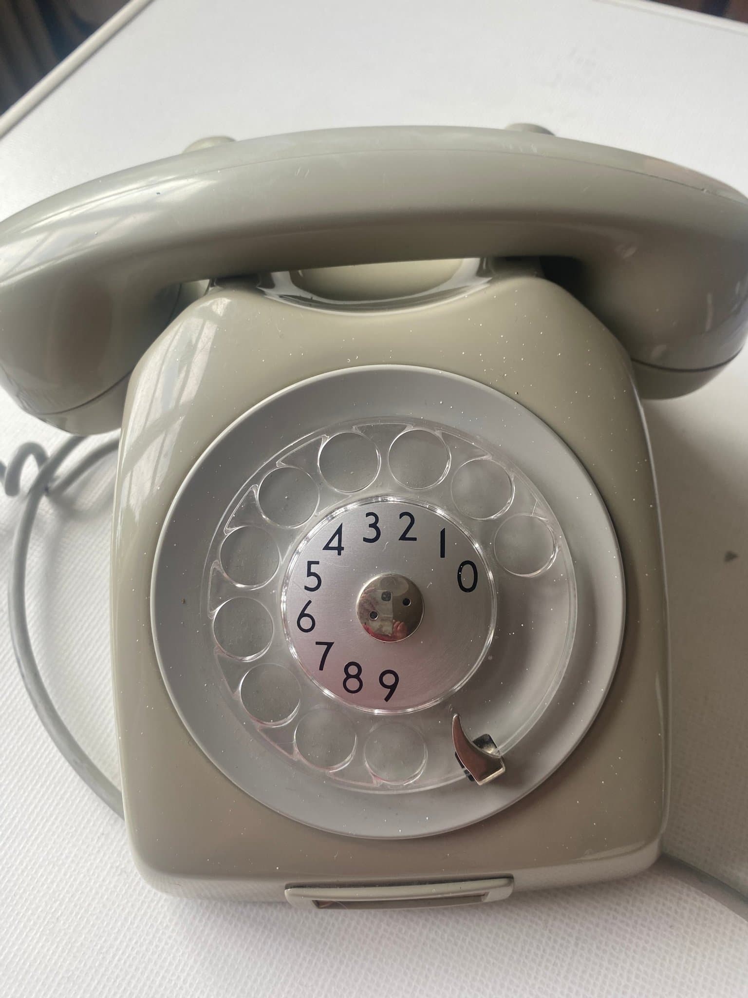 Grå retro telefon LM Ericsson med fingerskiva AVHÄMTNING