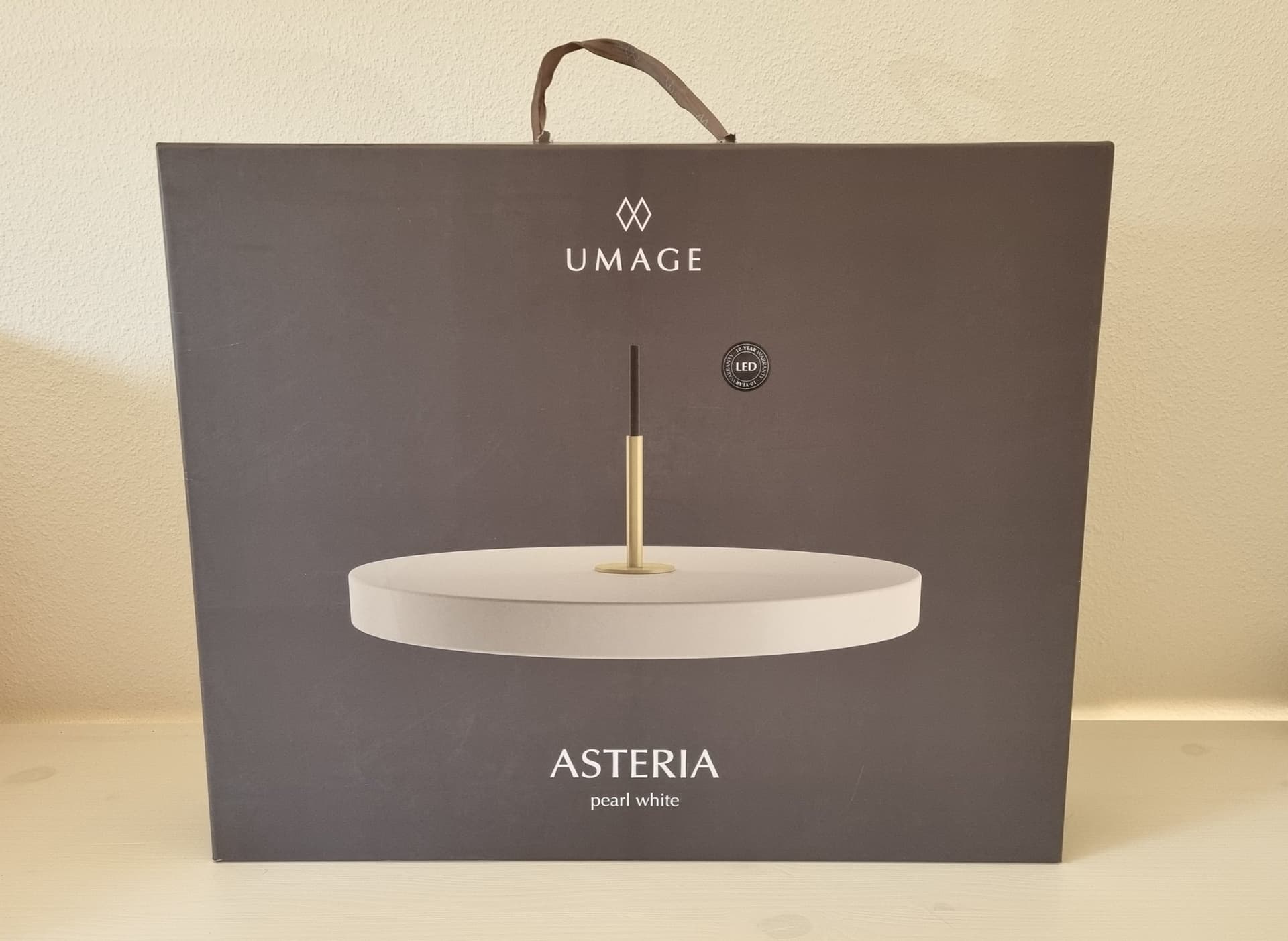 UMAGE ASTERIA Pendel Lampa Medium Pearl White Brass Black nr 1 av 2