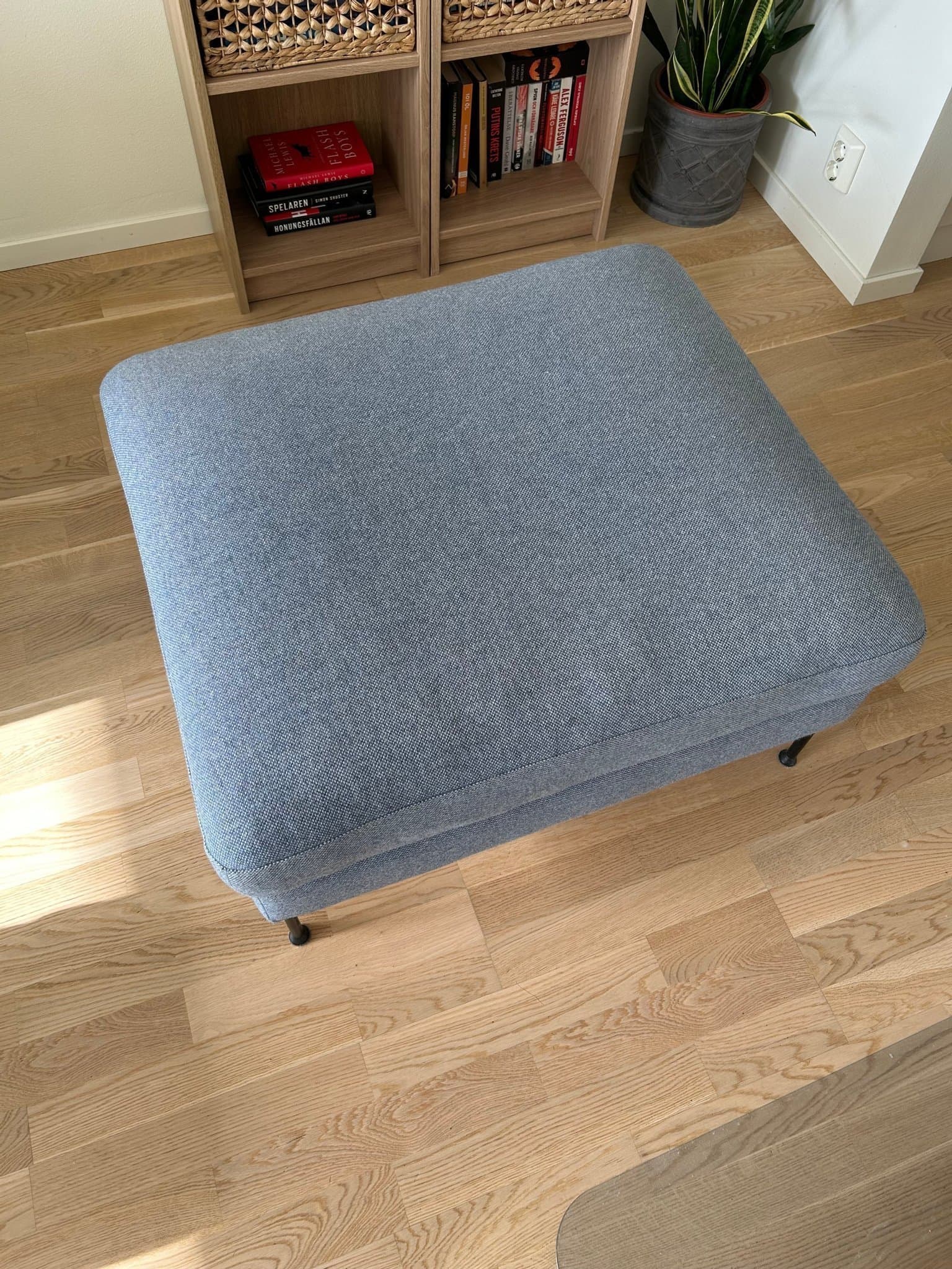 Fotpall / sittpall / sittpuff med förvaring