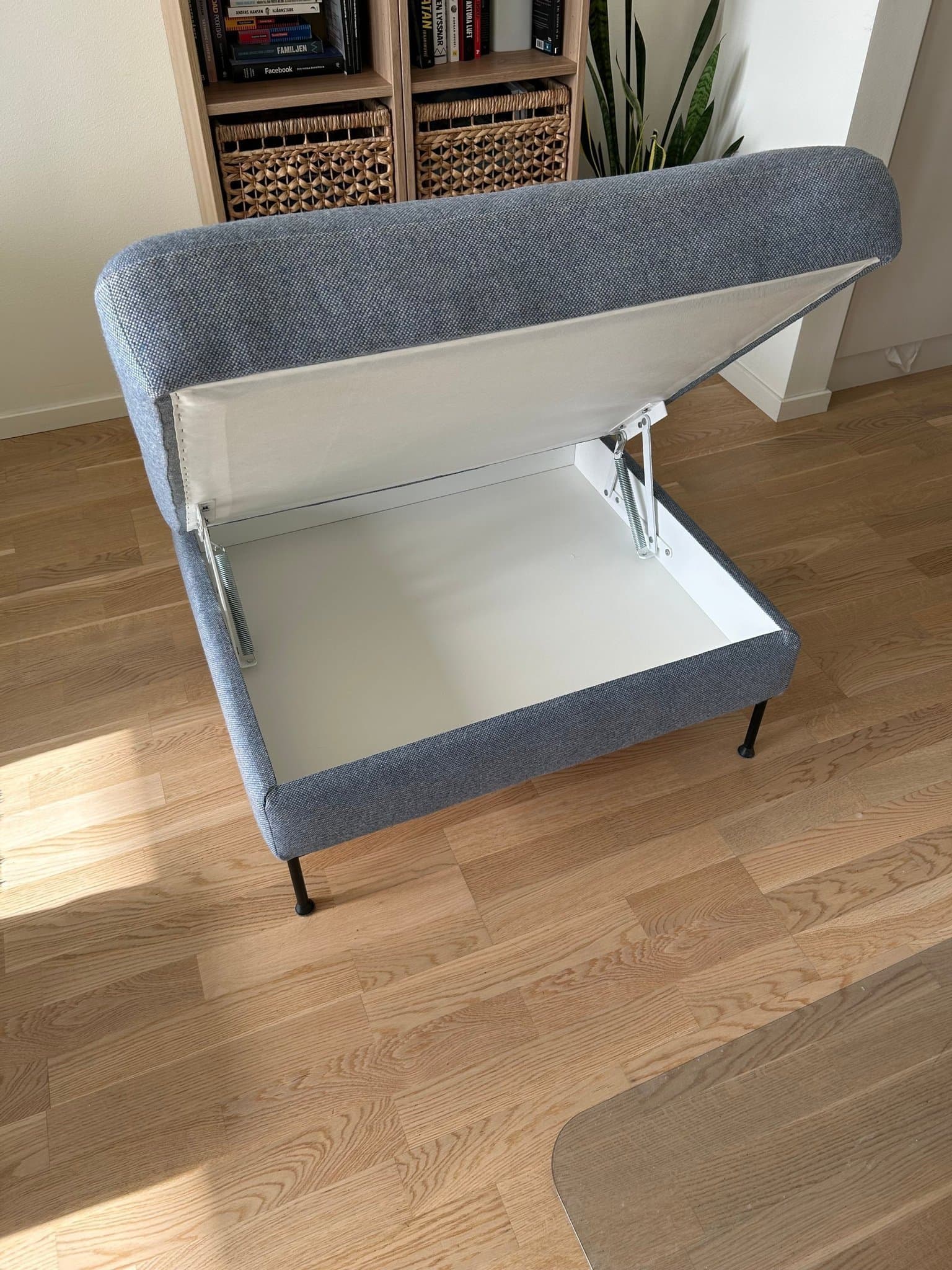 Fotpall / sittpall / sittpuff med förvaring