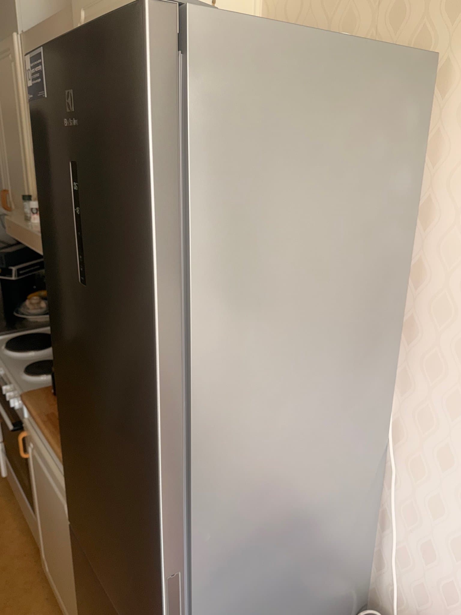 Electrolux Kylskåp med frys LNT9ME34X2 - Kombi