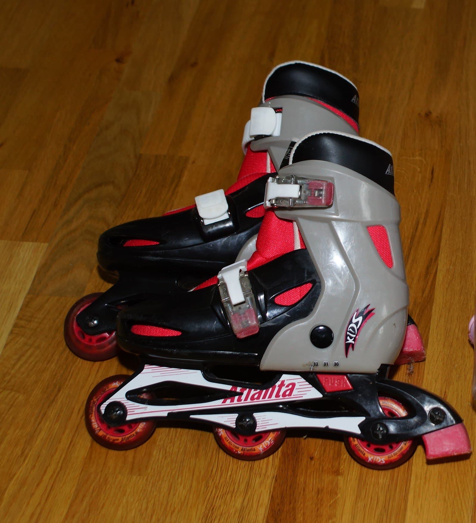 Rullskridskor inlines rollerblades str 30-32 reglerbar + skydd