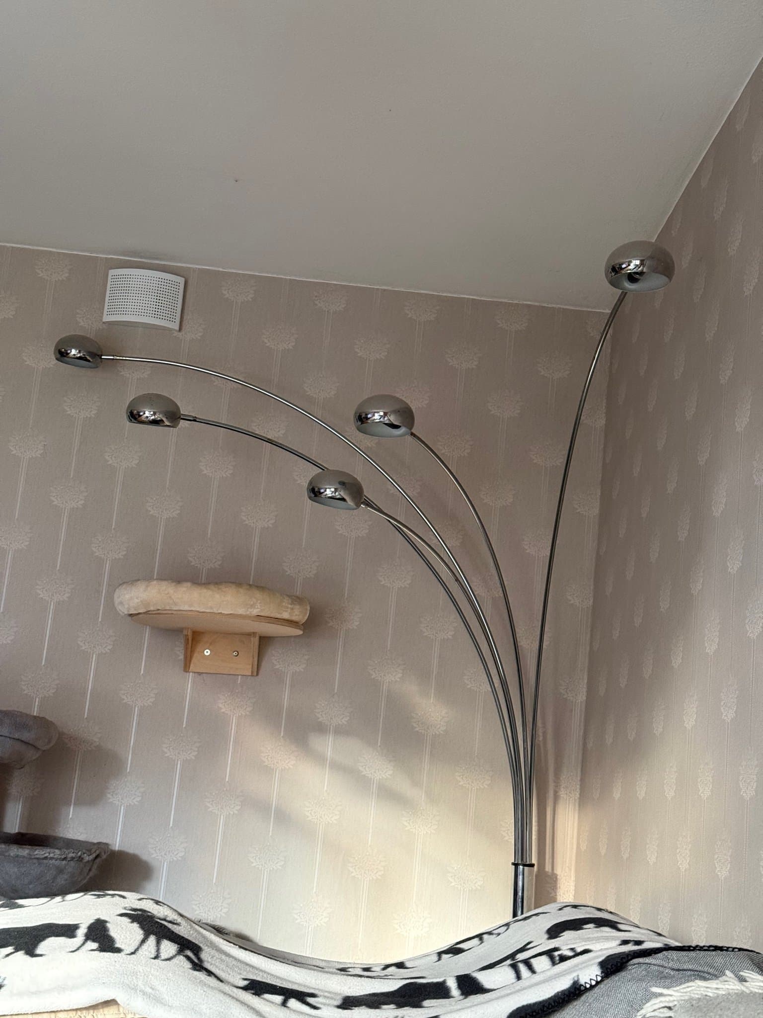 Golvlampa med fem armar och marmorfot