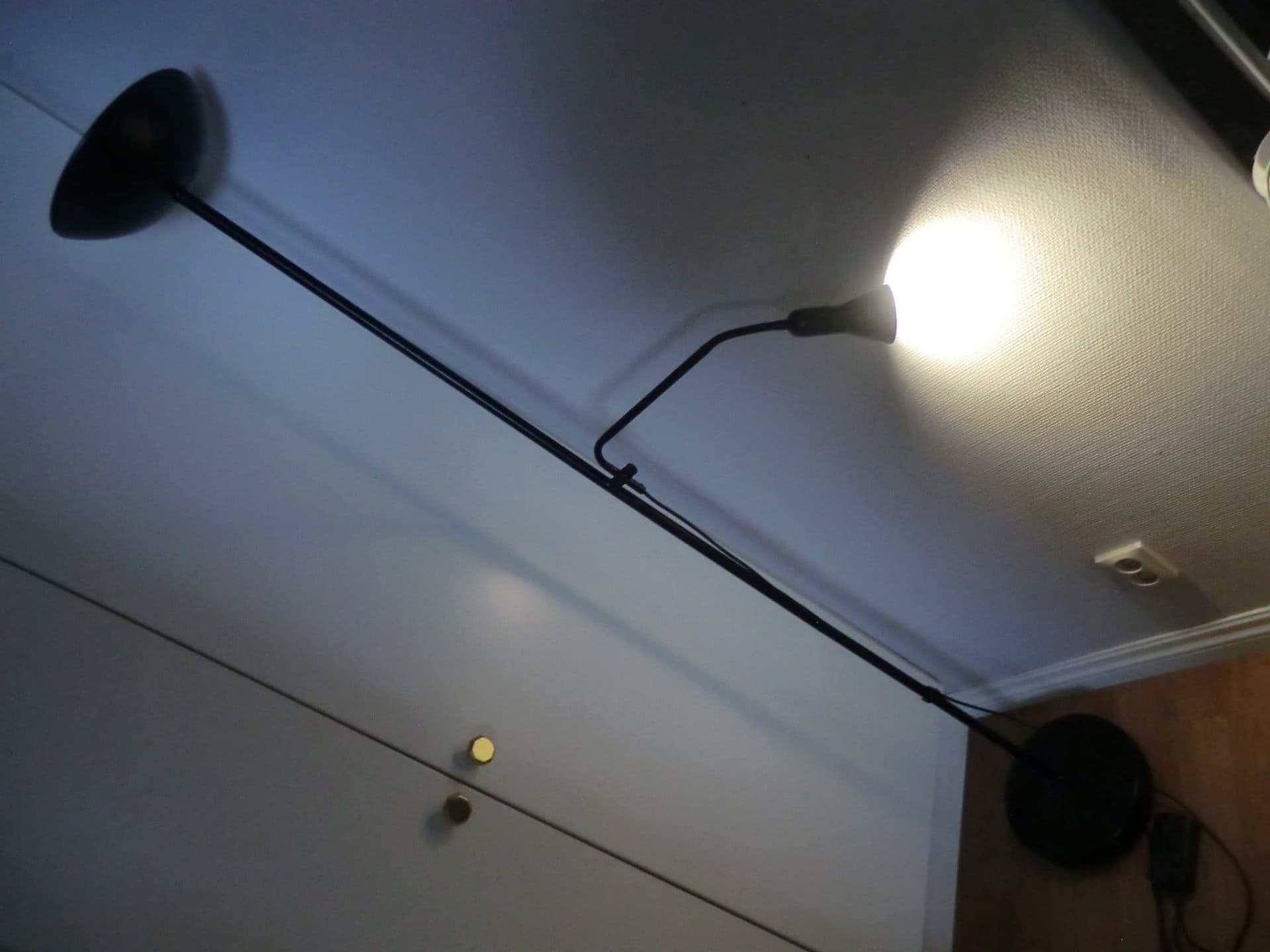 ikea 183 cm hög svart golvlampa riktbar spotlight fjärrkontroll dimmer läslampa