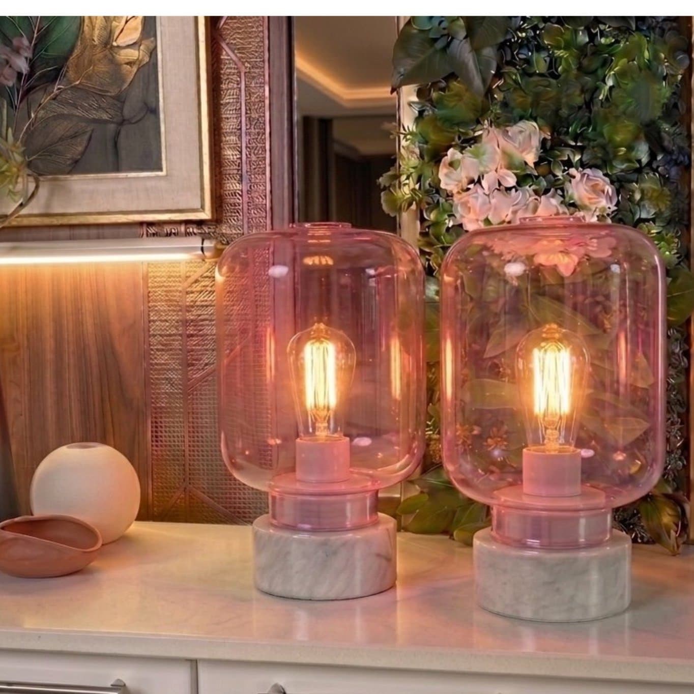 Bordslampa i rosa glas och marmor