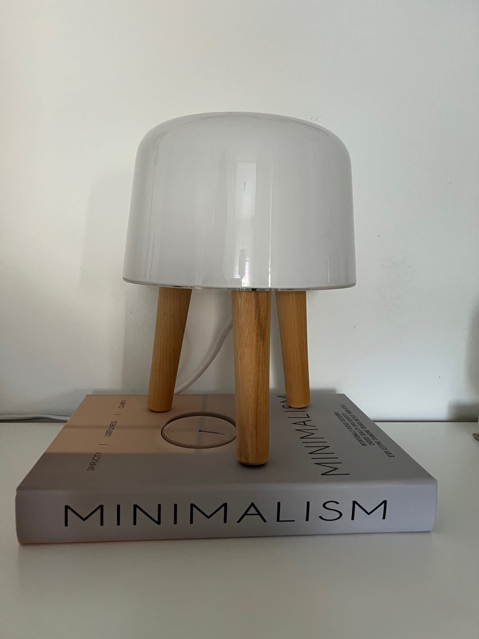 Bordslampa ”Milk”. Design