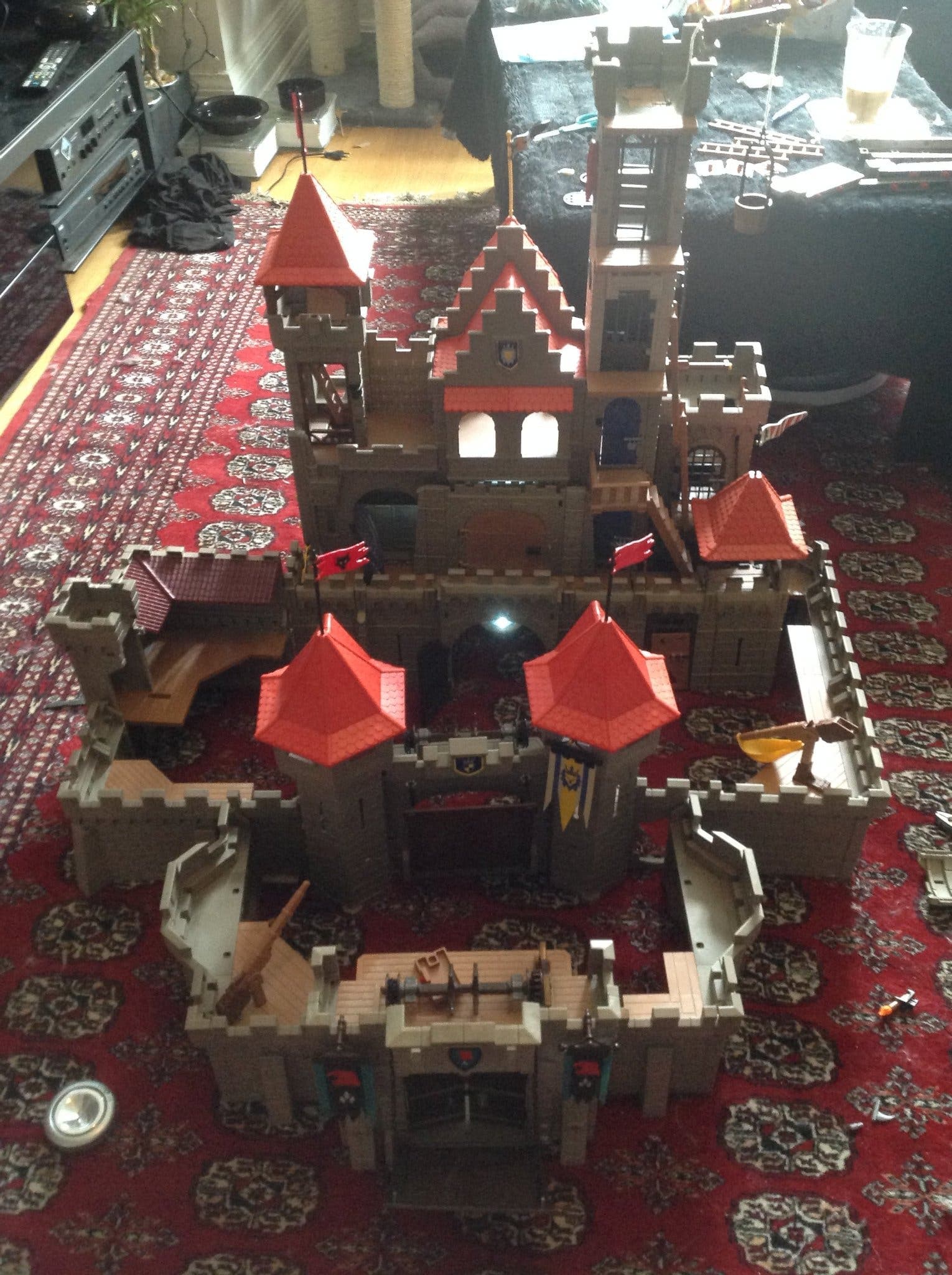 Gigantiskt Playmobil Riddarslott + 76 figurer & 27 hästar – 80-tal till nu!